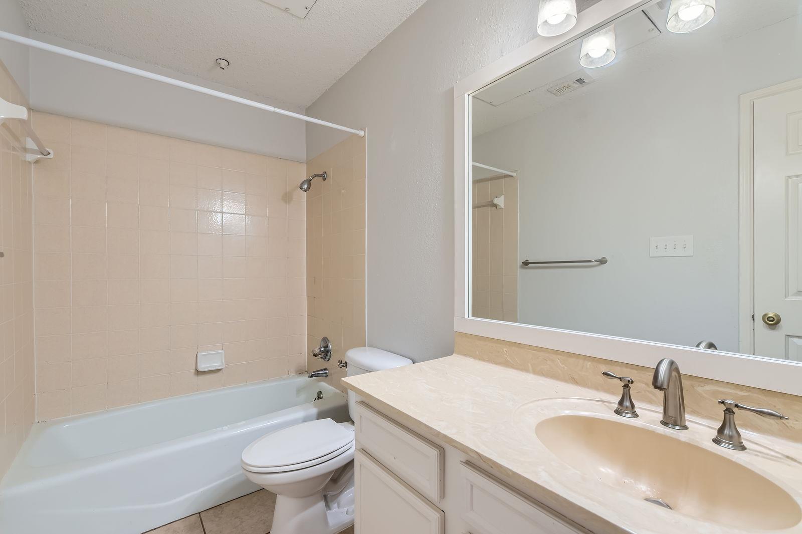 9100 Mountain Ridge Dr # 106, Austin, TX 78759