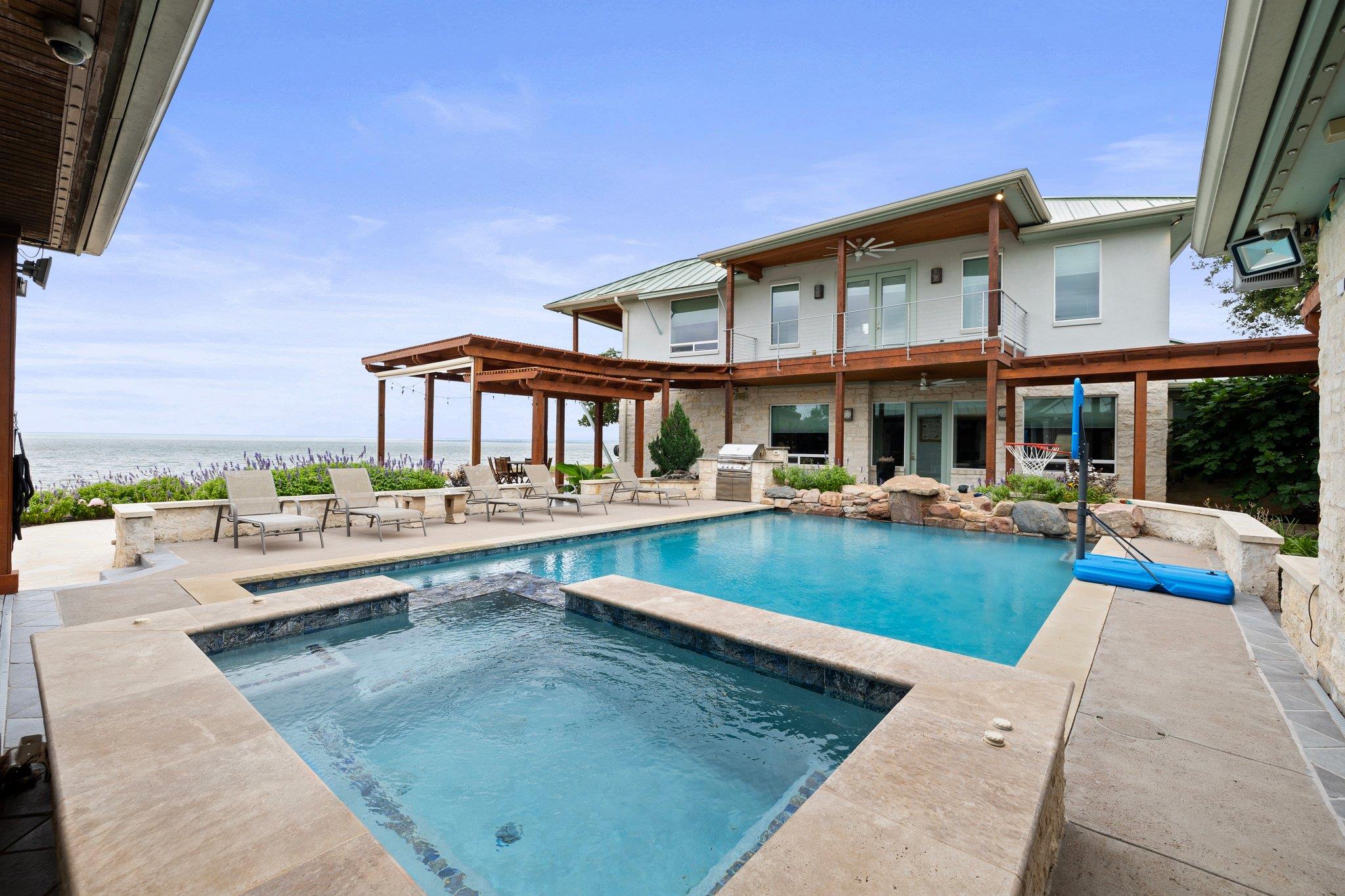 203 Senisa Dr, Buchanan Dam, TX 78657