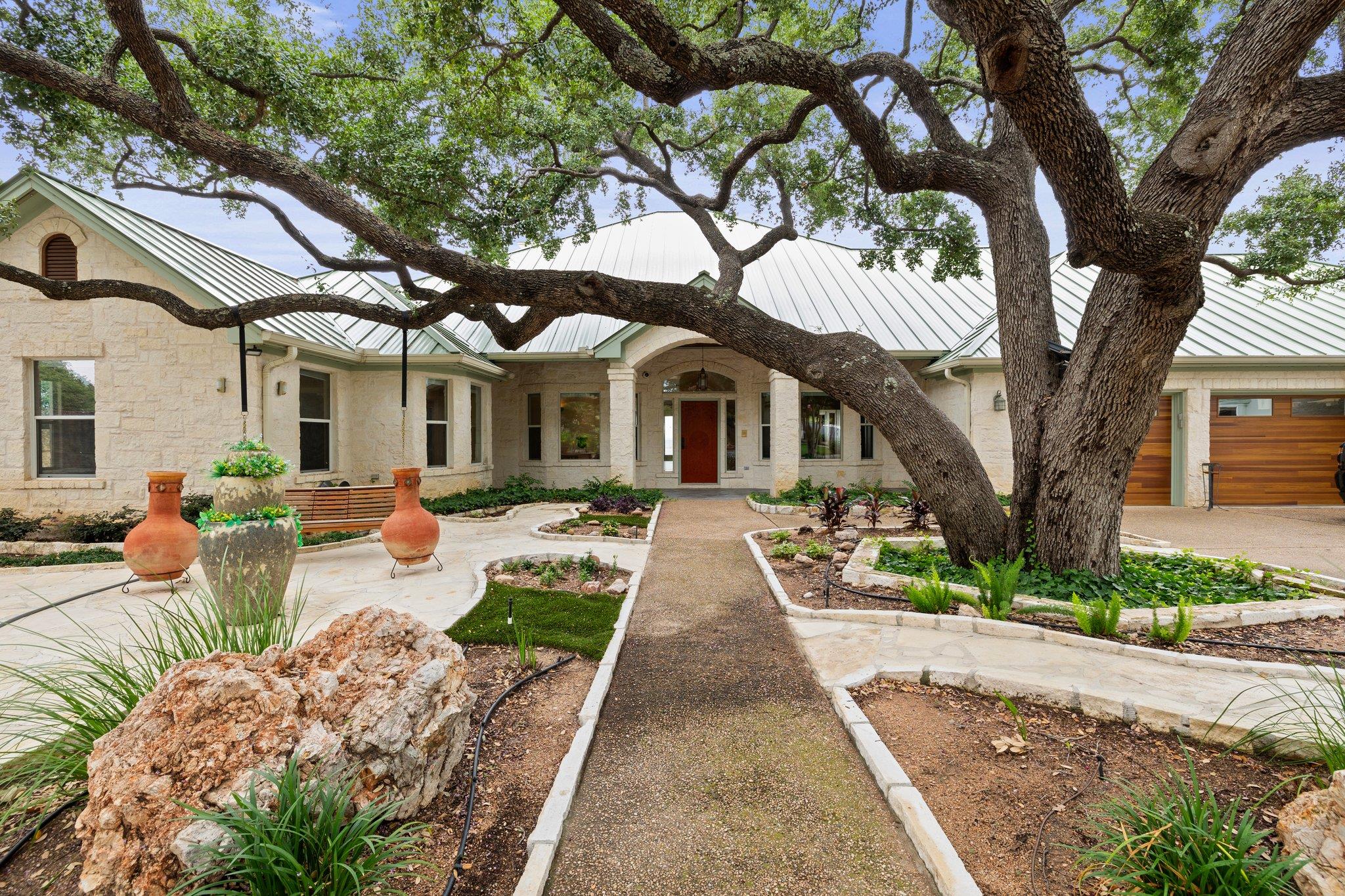 203 Senisa Dr, Buchanan Dam, TX 78657