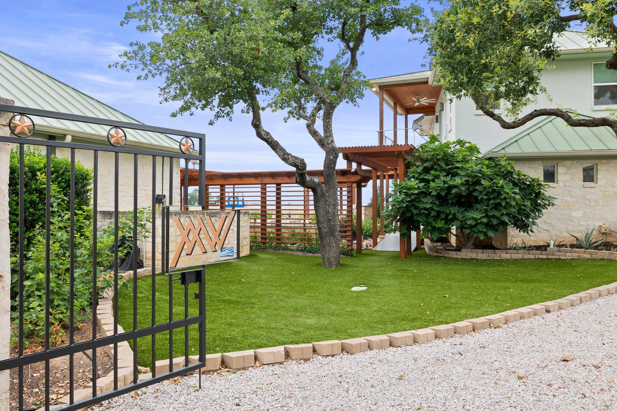 203 Senisa Dr, Buchanan Dam, TX 78657