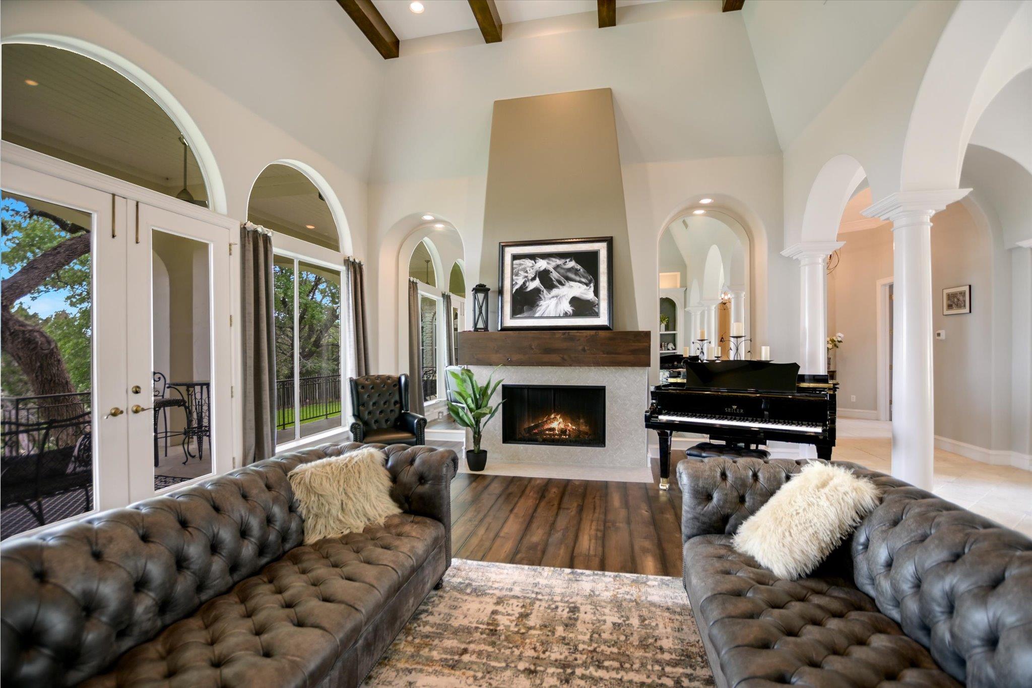 601 S Angel Light Dr, Spicewood, TX 78669