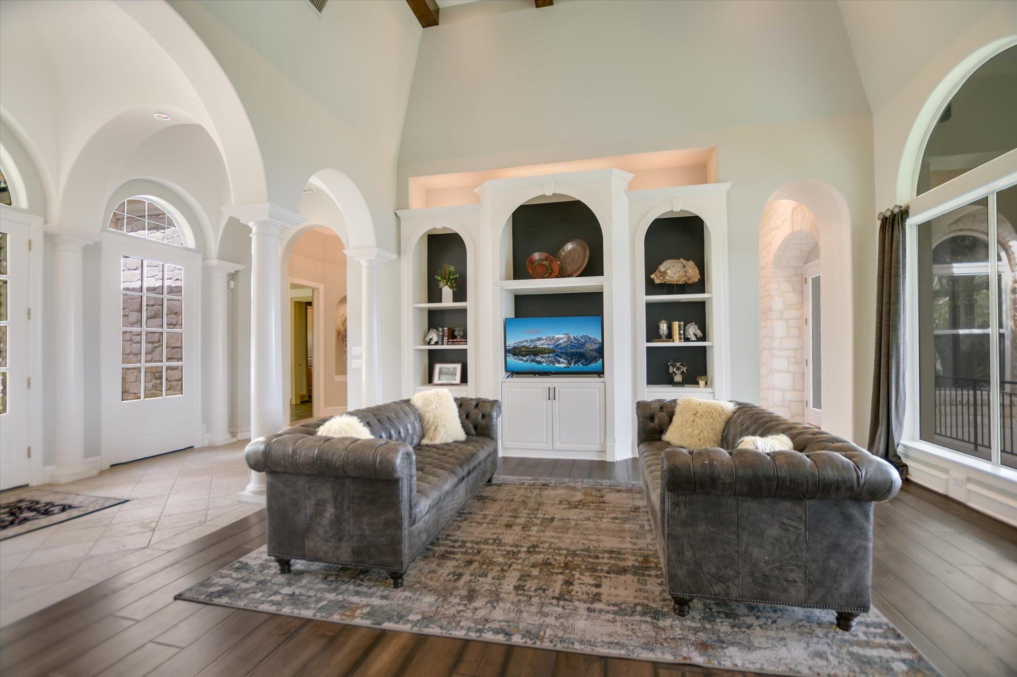 601 S Angel Light Dr, Spicewood, TX 78669