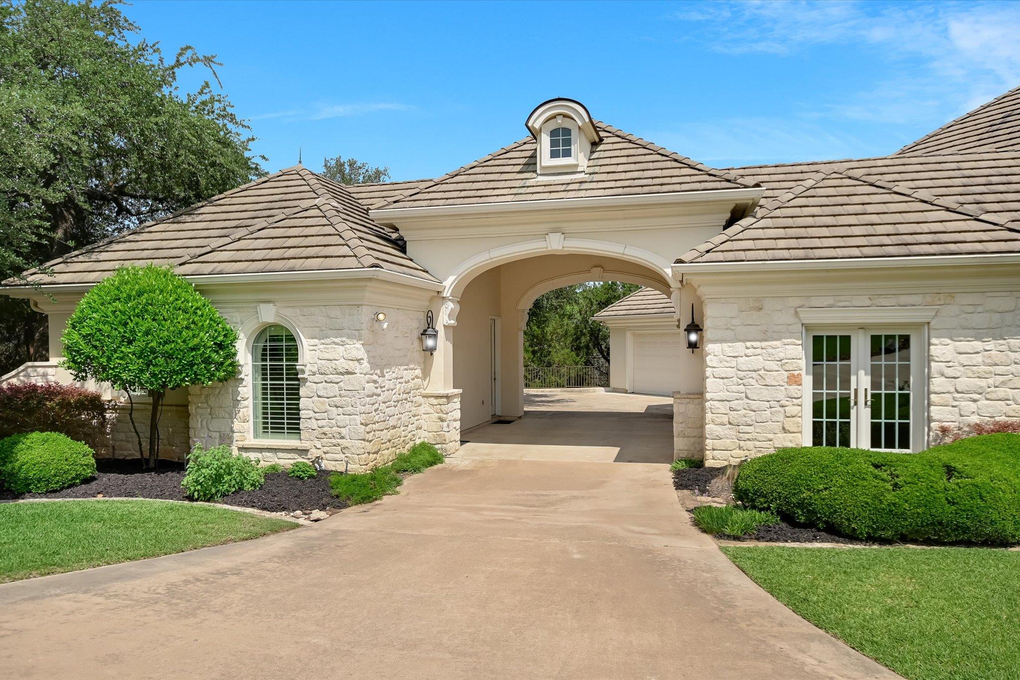 601 S Angel Light Dr, Spicewood, TX 78669