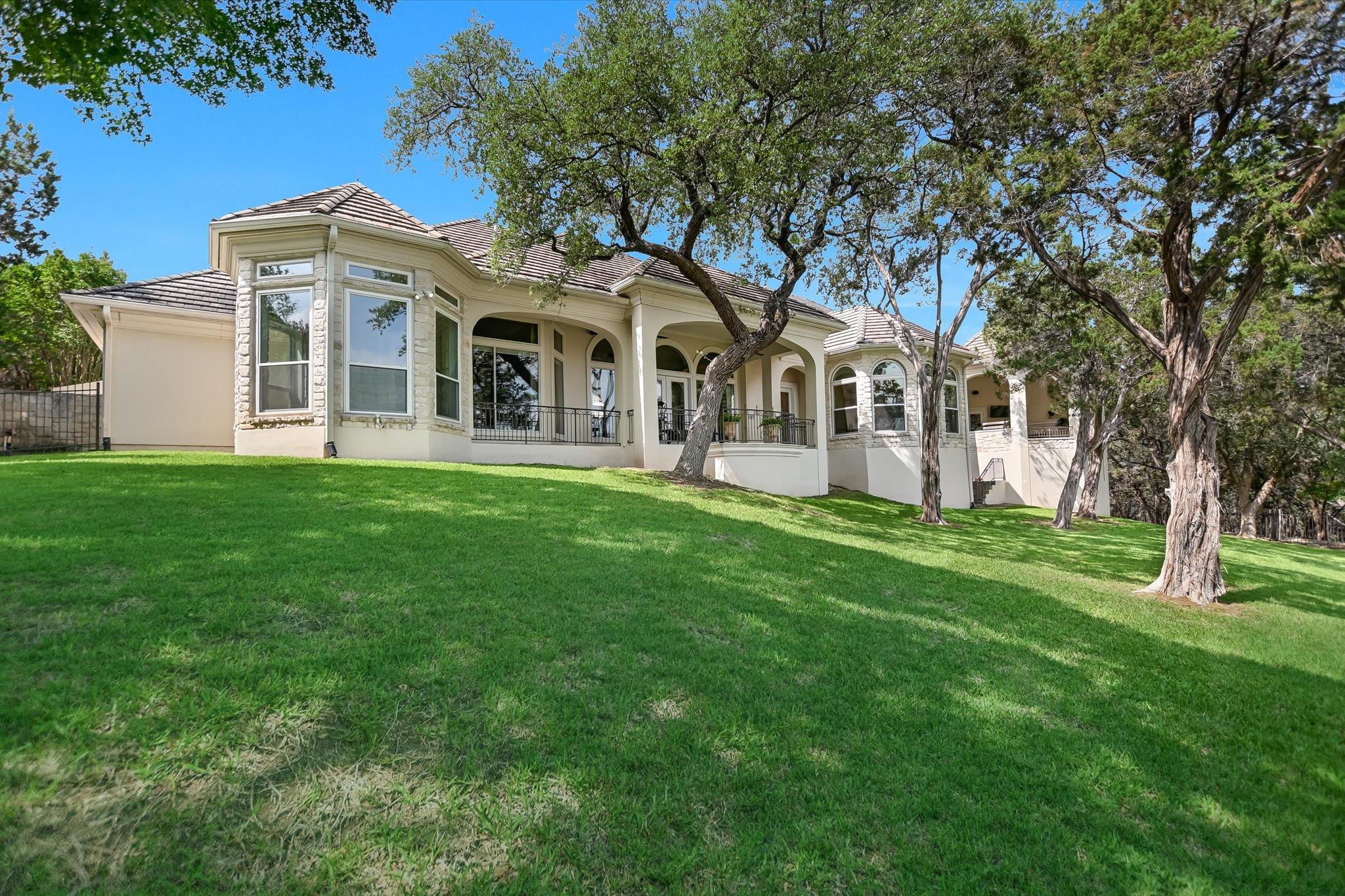 601 S Angel Light Dr, Spicewood, TX 78669