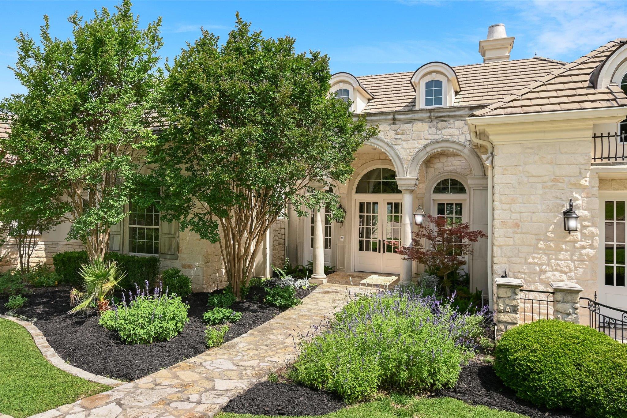 601 S Angel Light Dr, Spicewood, TX 78669