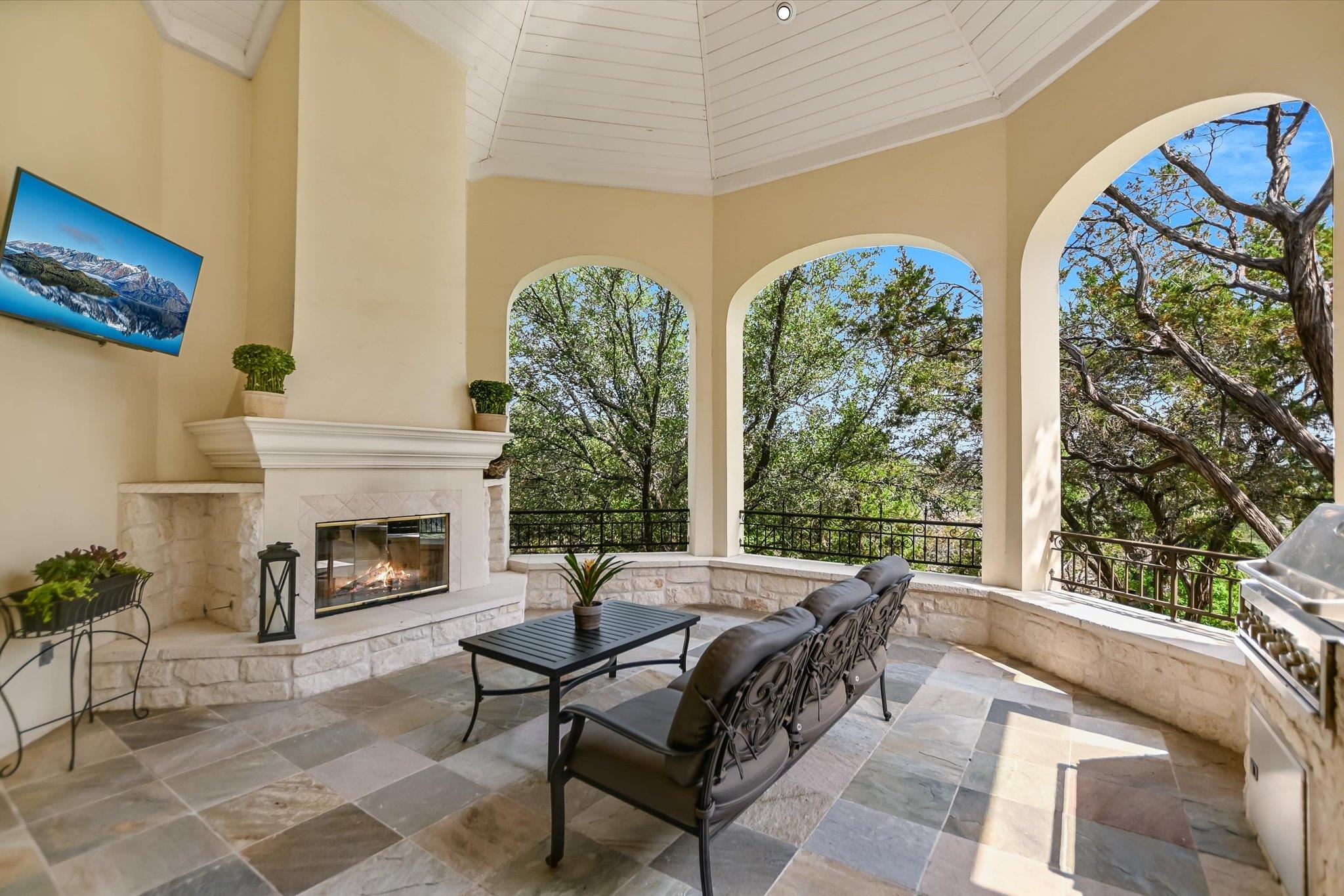 601 S Angel Light Dr, Spicewood, TX 78669