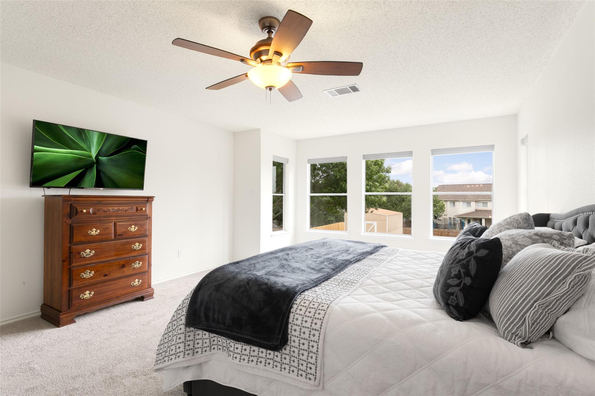 2105 Zeppelin Dr, Cedar Park, TX 78613