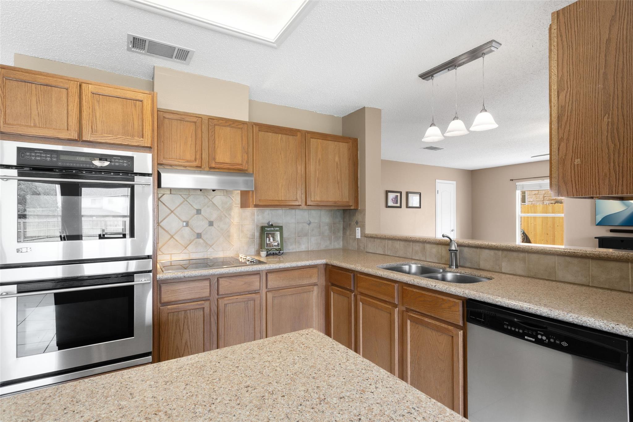 2105 Zeppelin Dr, Cedar Park, TX 78613