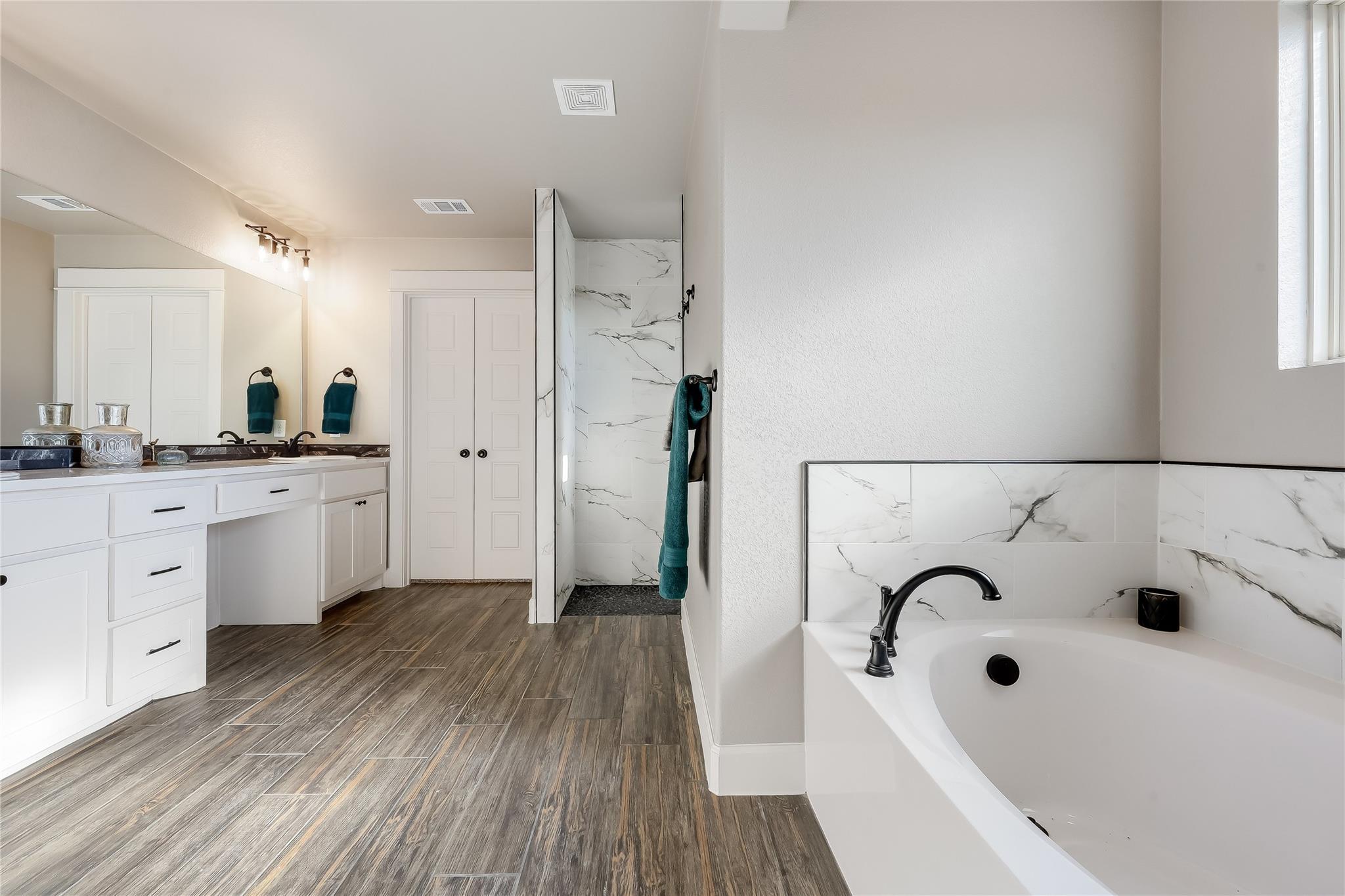 2502 Truman Dr, Lago Vista, TX 78645