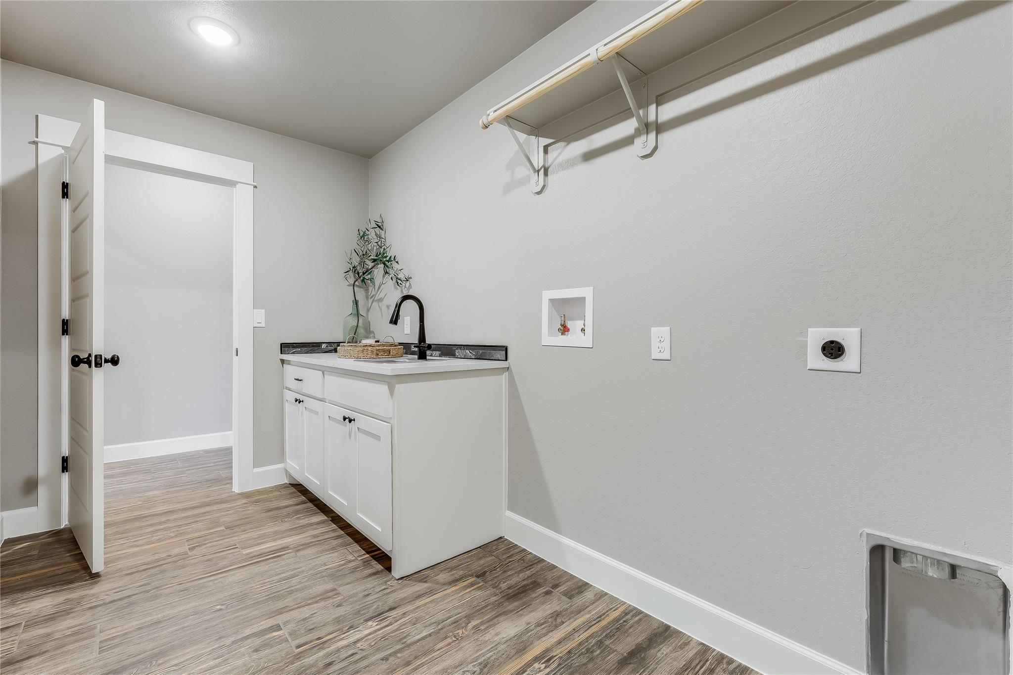 2502 Truman Dr, Lago Vista, TX 78645