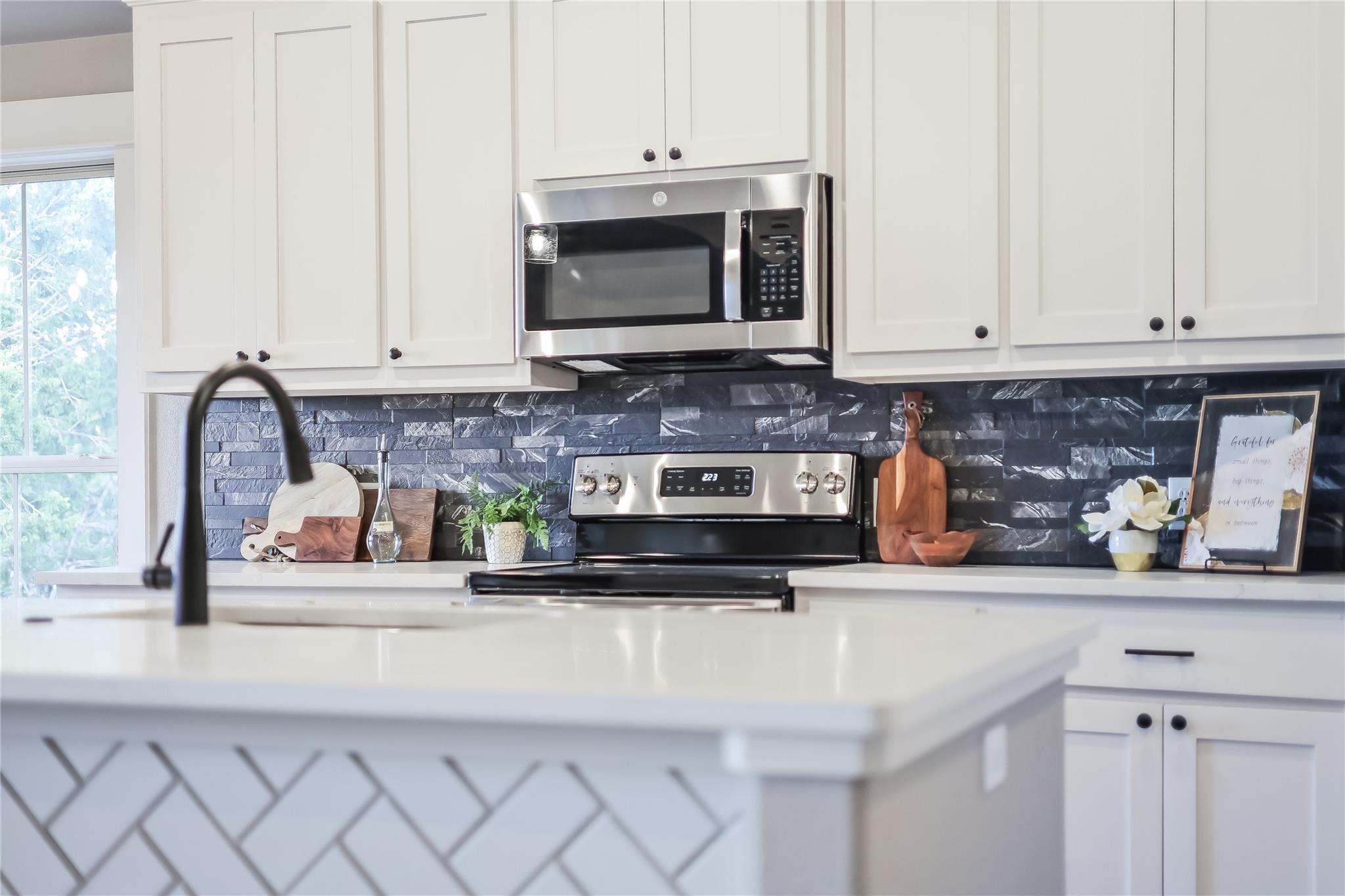 2502 Truman Dr, Lago Vista, TX 78645