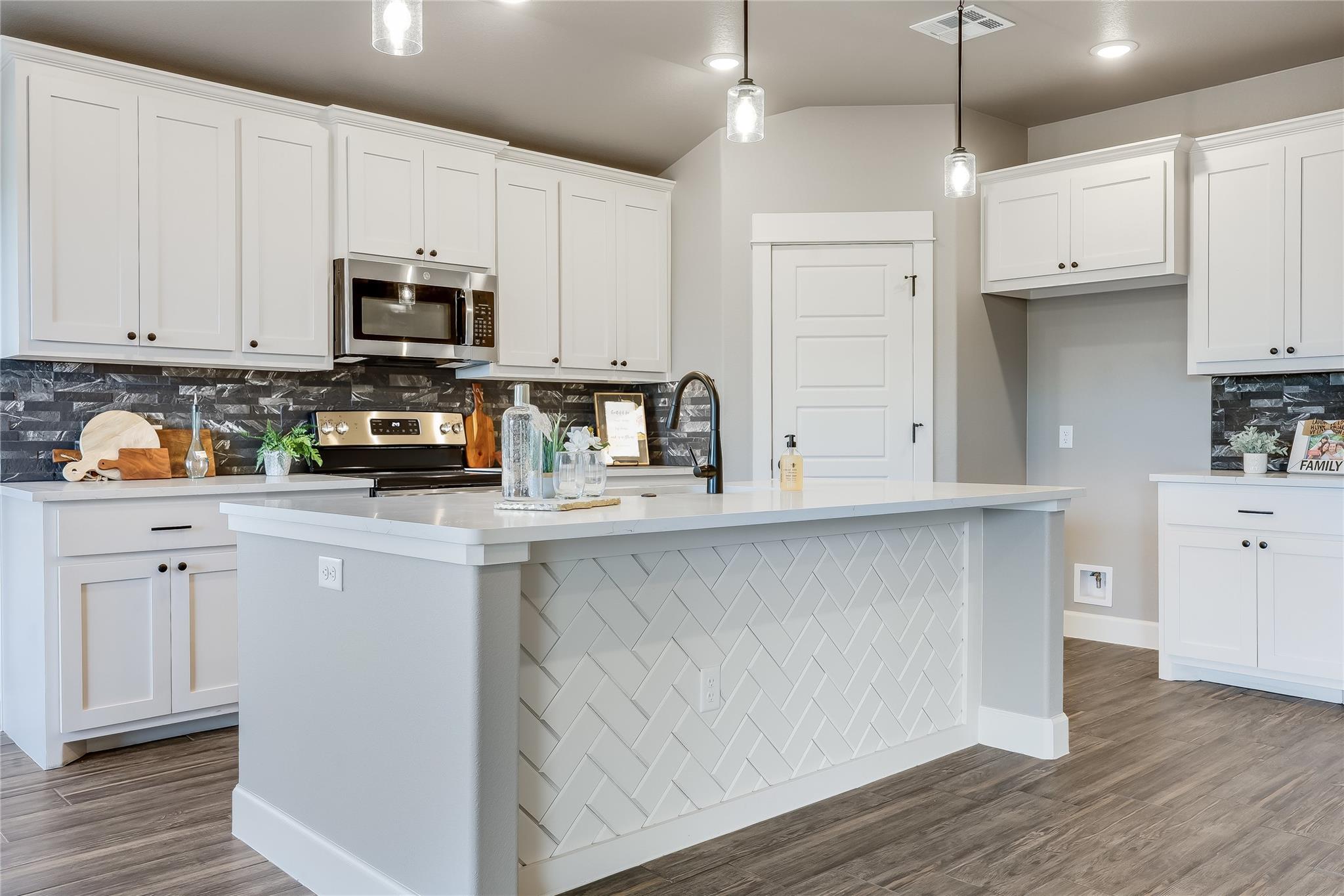 2502 Truman Dr, Lago Vista, TX 78645