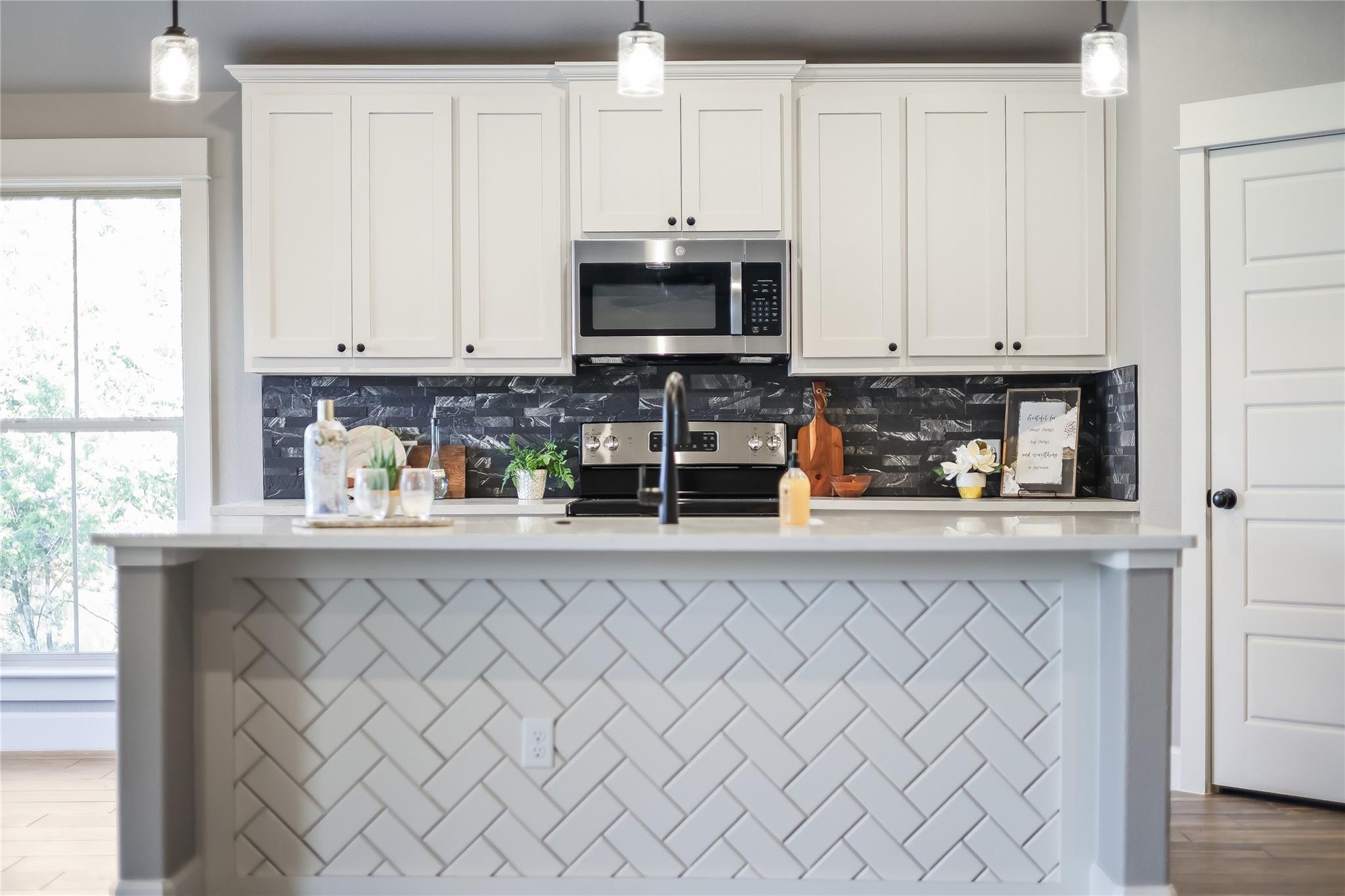 2502 Truman Dr, Lago Vista, TX 78645