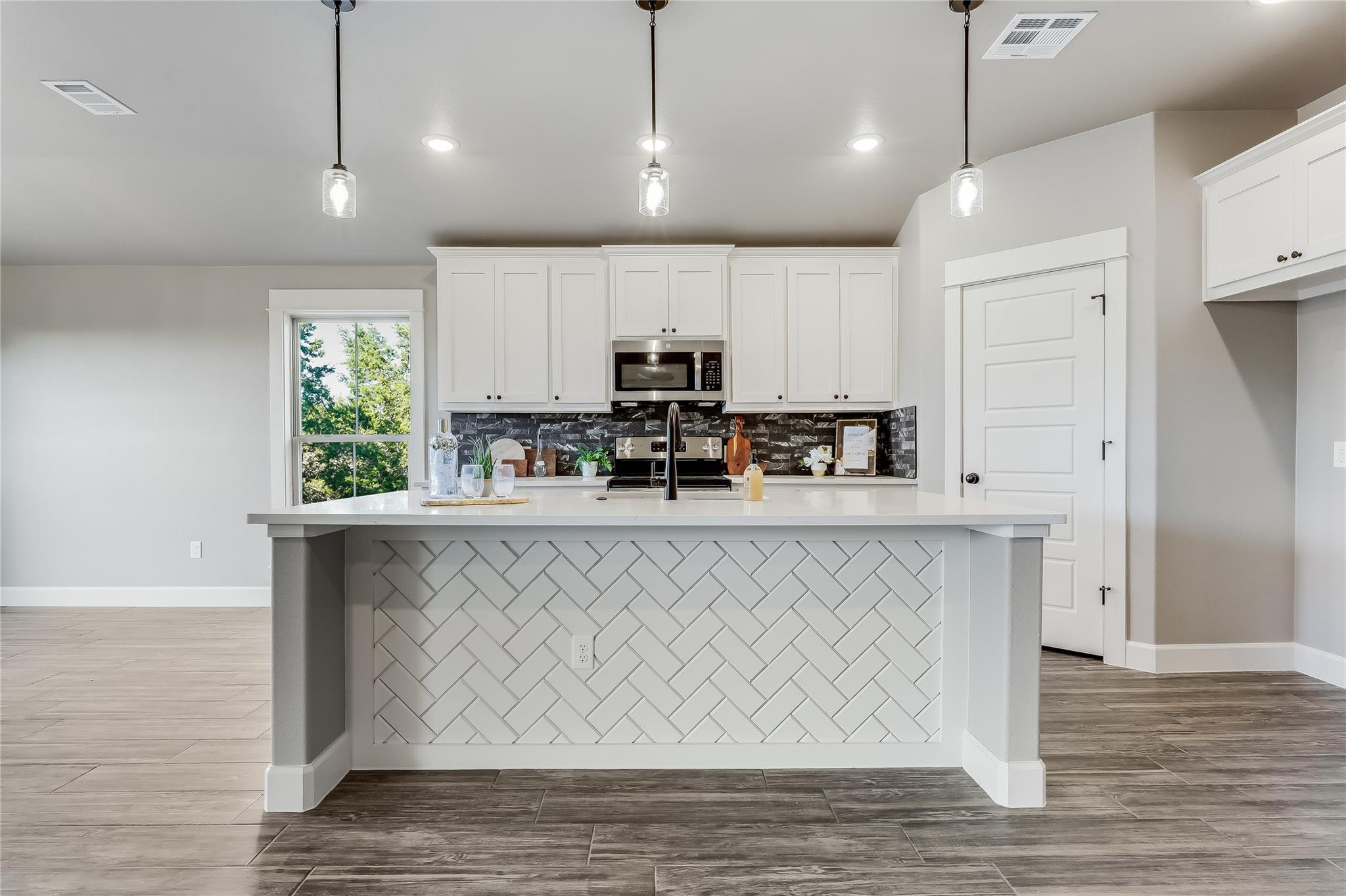 2502 Truman Dr, Lago Vista, TX 78645