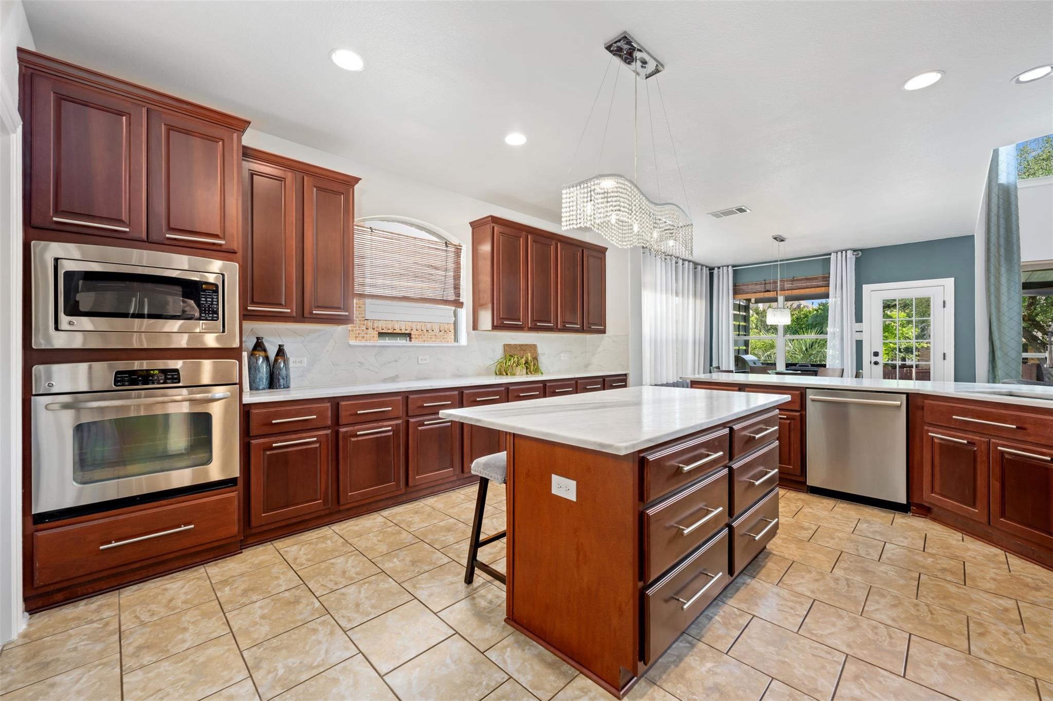905 S Frontier Ln, Cedar Park, TX 78613