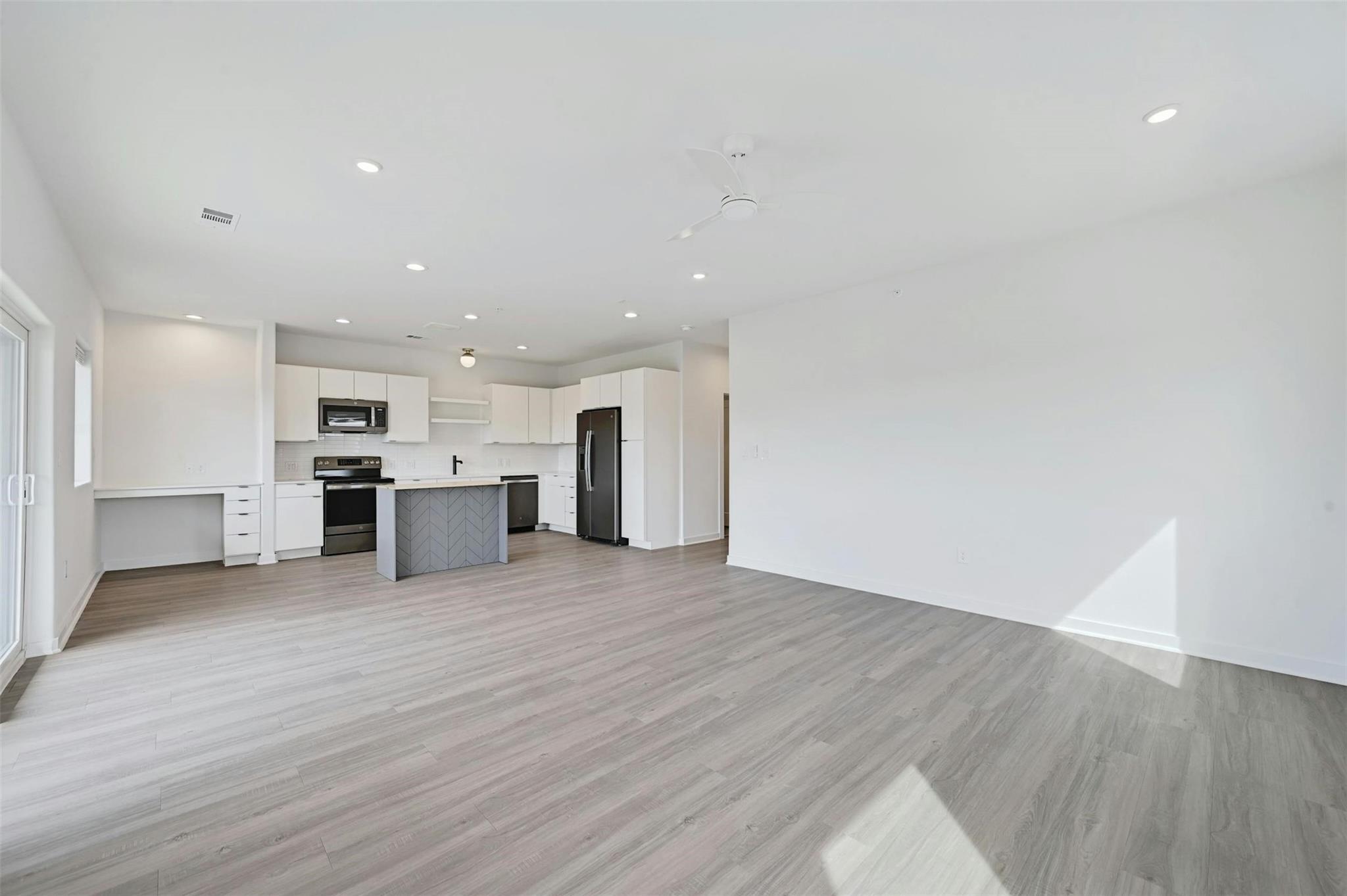 100 W Mockingbird Ln # 301, Austin, TX 78745