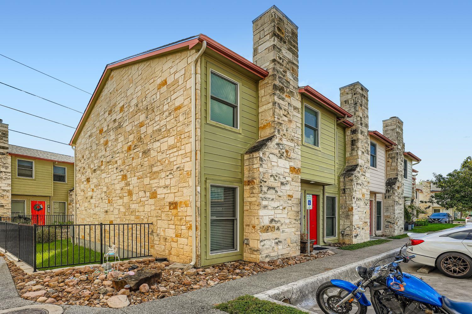 6900 E Riverside Dr # 6, Austin, TX 78741