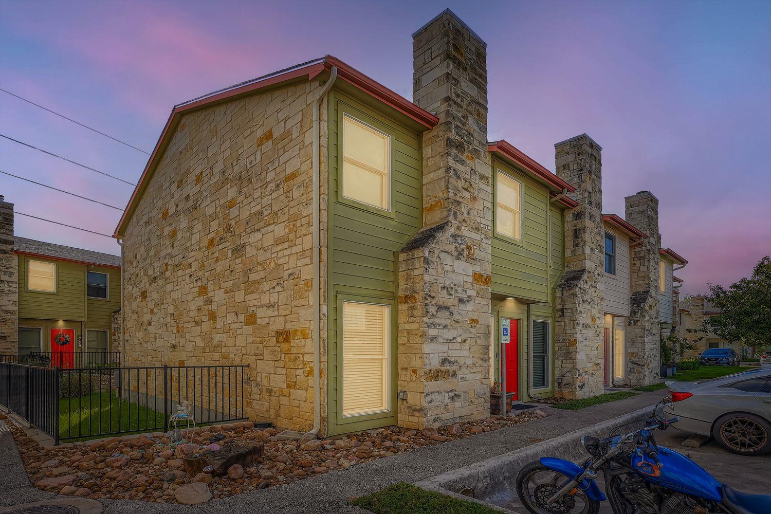 6900 E Riverside Dr # 6, Austin, TX 78741