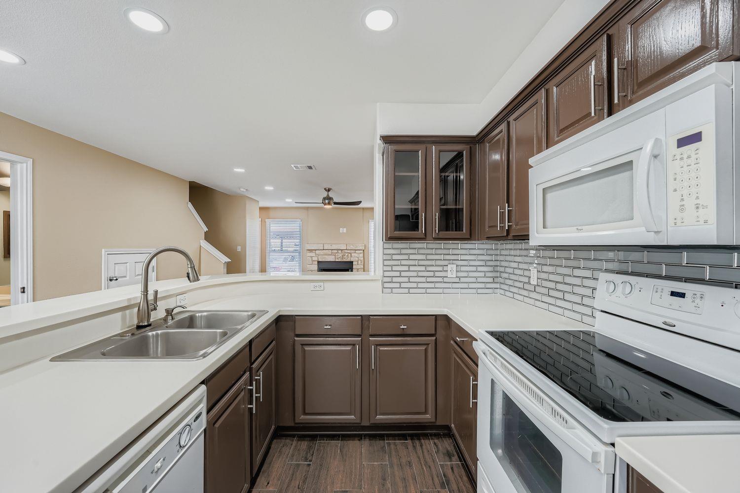 6900 E Riverside Dr # 6, Austin, TX 78741