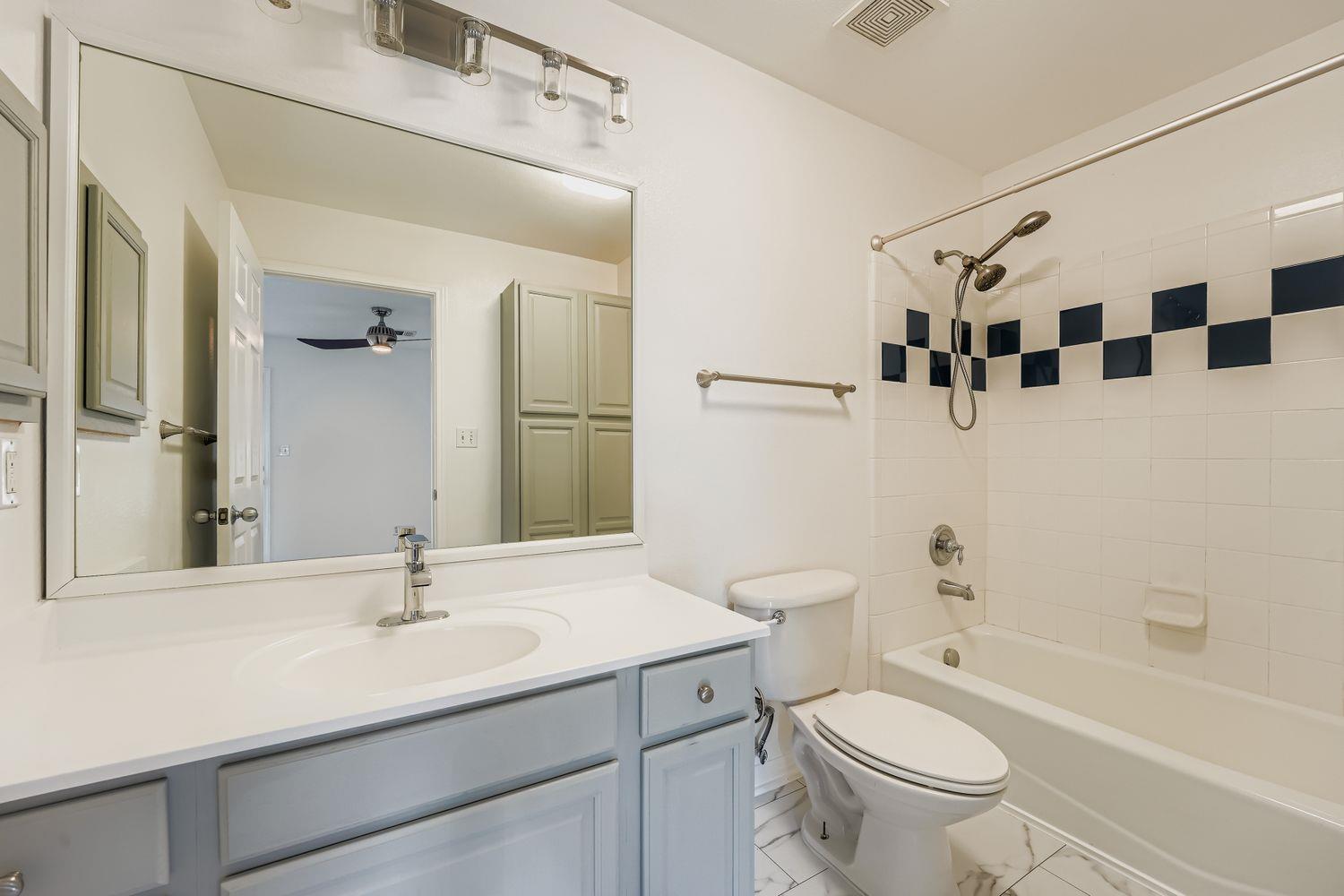 6900 E Riverside Dr # 6, Austin, TX 78741