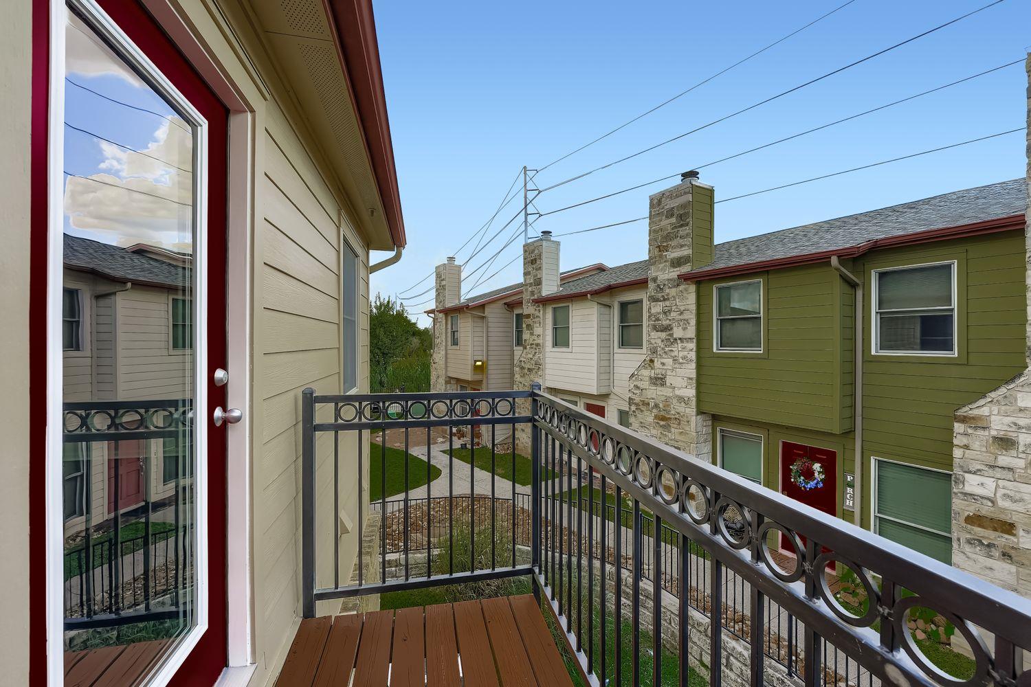 6900 E Riverside Dr # 6, Austin, TX 78741