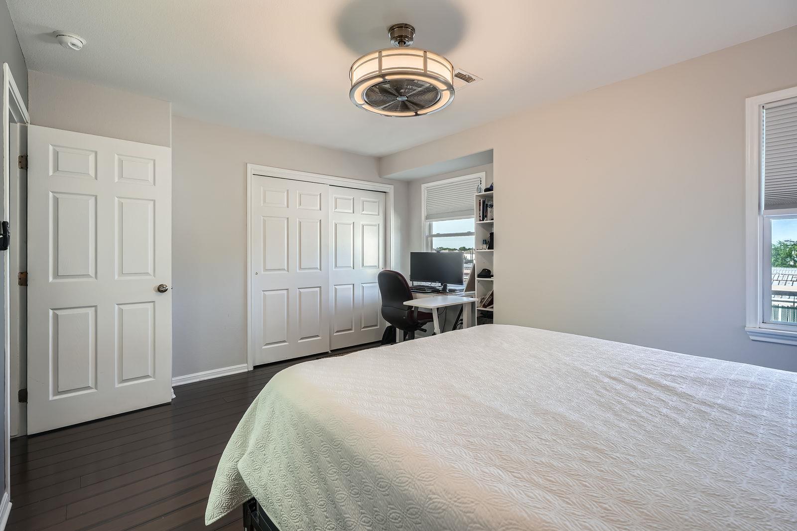 6900 E Riverside Dr # 6, Austin, TX 78741