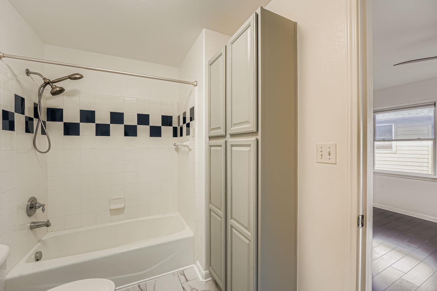 6900 E Riverside Dr # 6, Austin, TX 78741