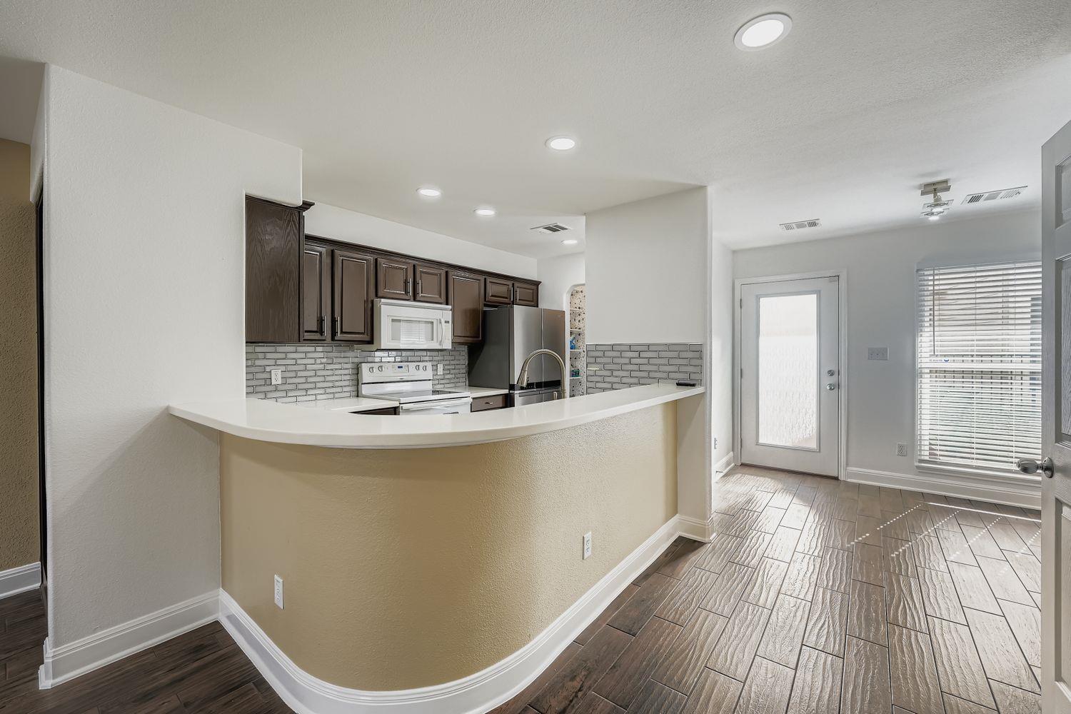 6900 E Riverside Dr # 6, Austin, TX 78741