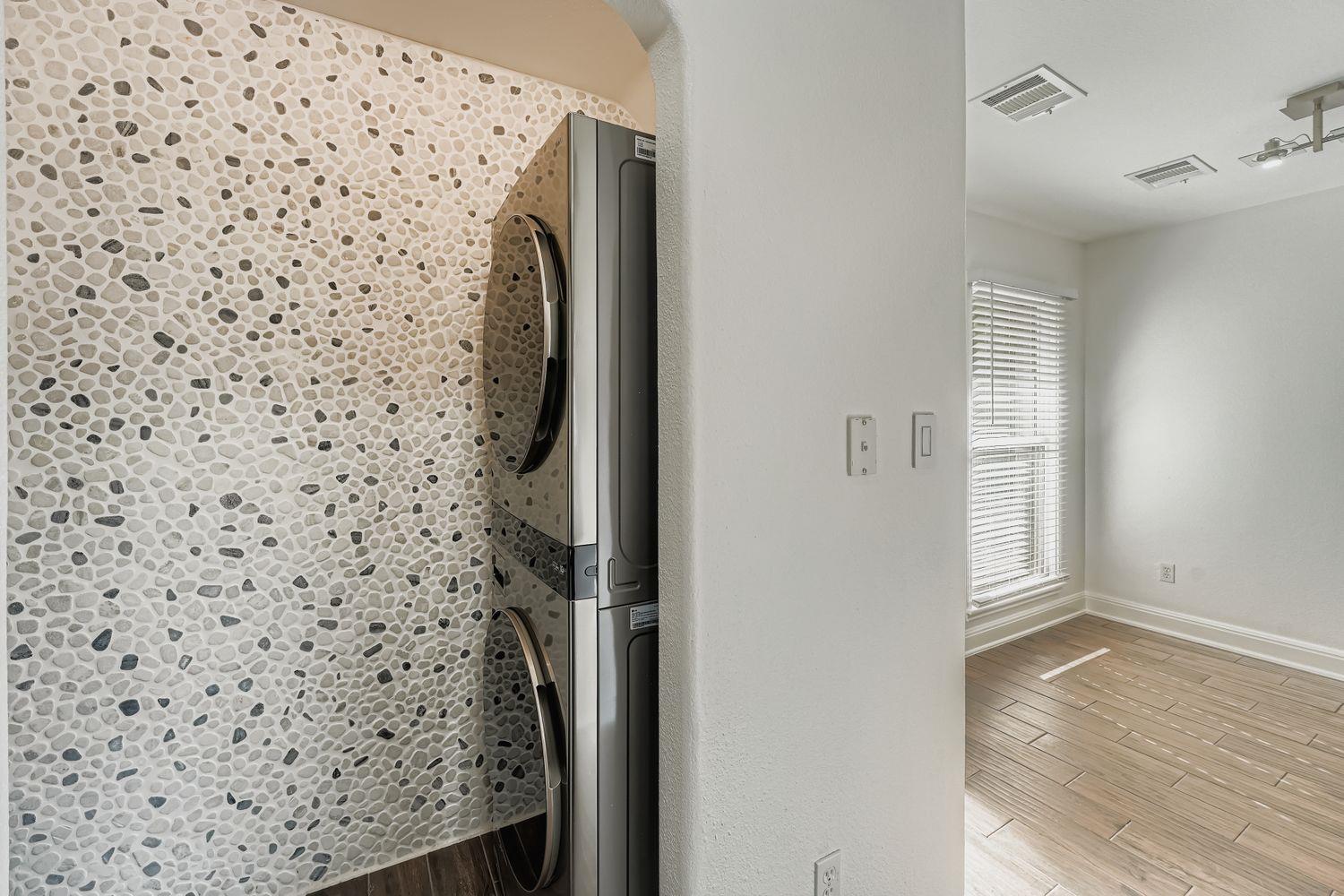 6900 E Riverside Dr # 6, Austin, TX 78741