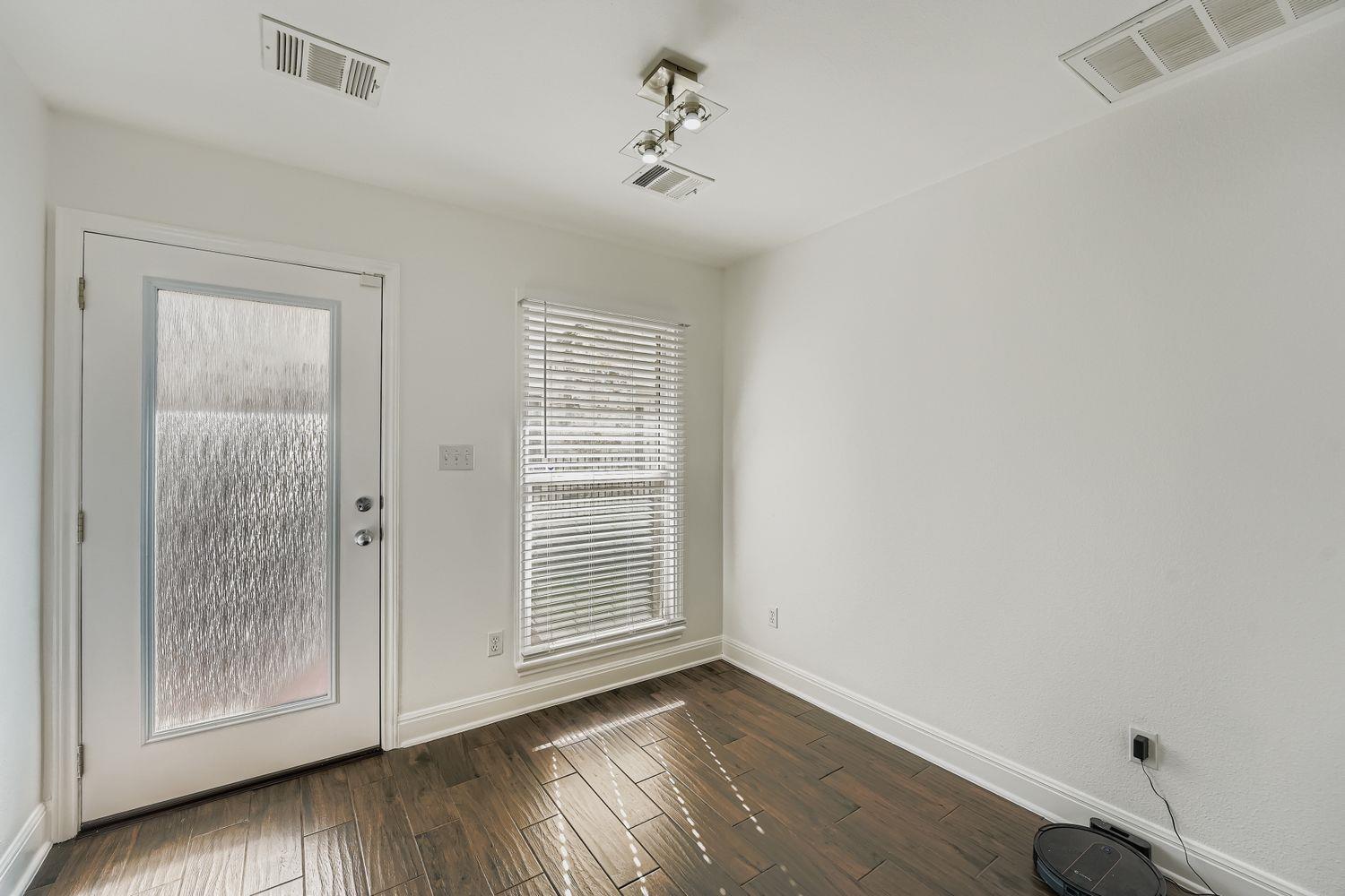 6900 E Riverside Dr # 6, Austin, TX 78741