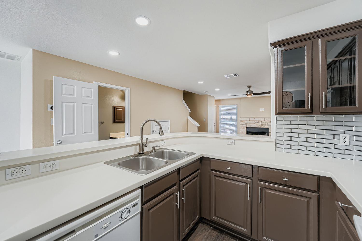 6900 E Riverside Dr # 6, Austin, TX 78741