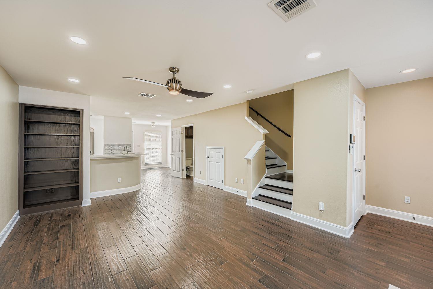 6900 E Riverside Dr # 6, Austin, TX 78741