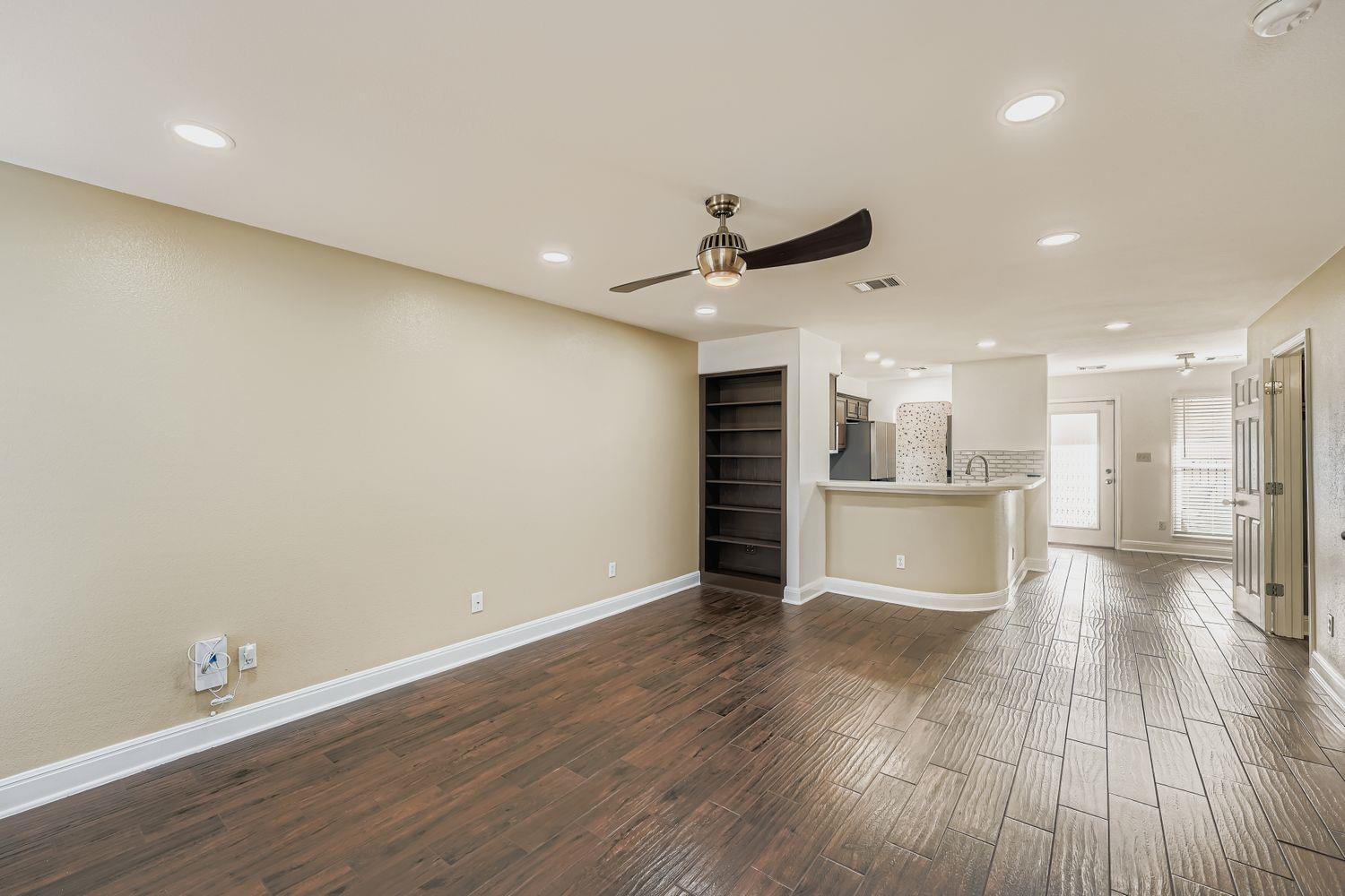 6900 E Riverside Dr # 6, Austin, TX 78741