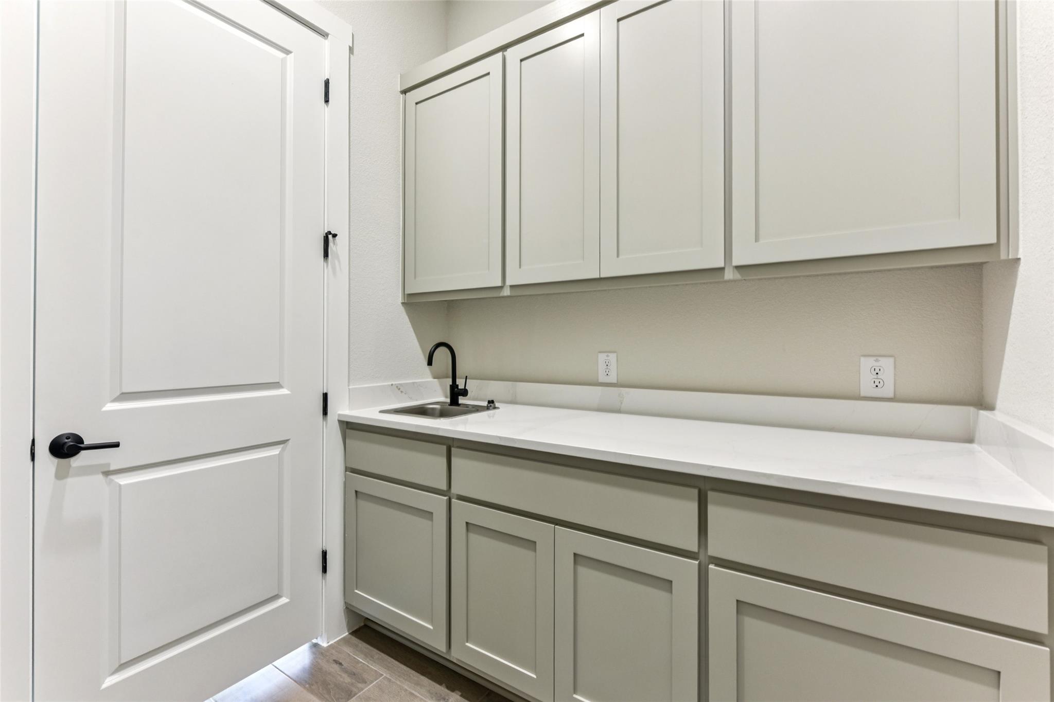 1628 Dancing Oak Ln, San Marcos, TX 78666