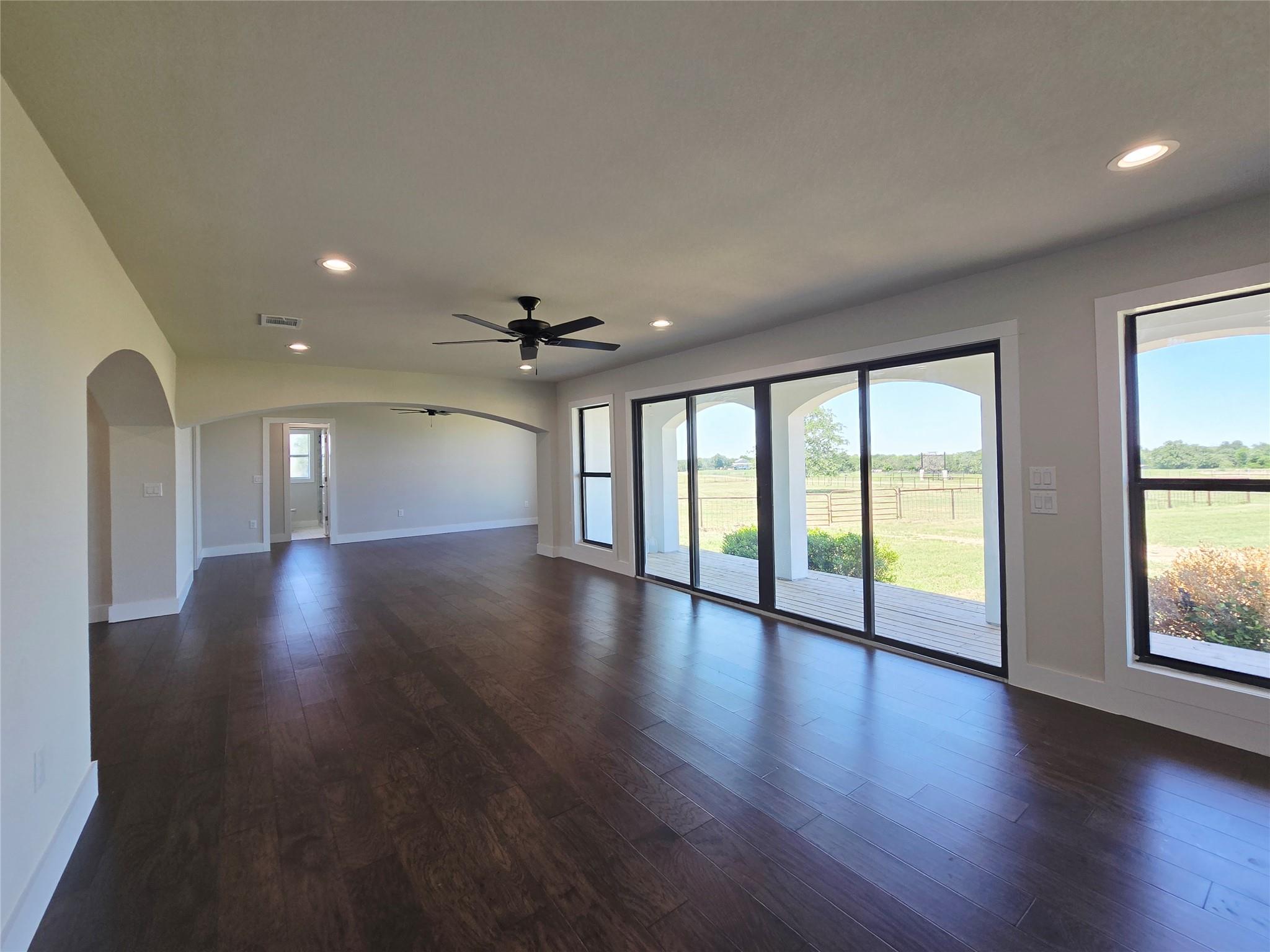 930 Elm Creek Rd, Rockdale, TX 76567