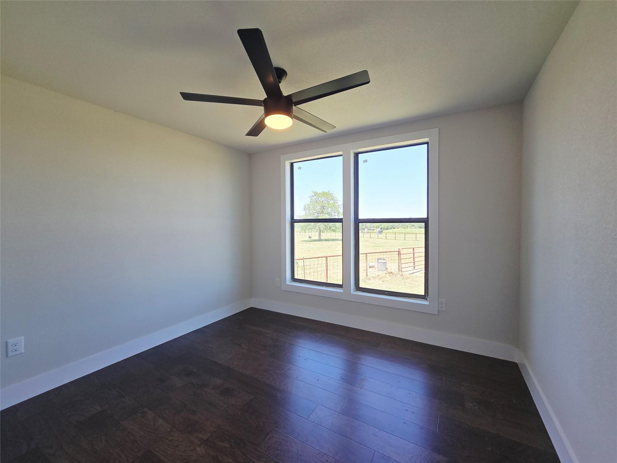 930 Elm Creek Rd, Rockdale, TX 76567