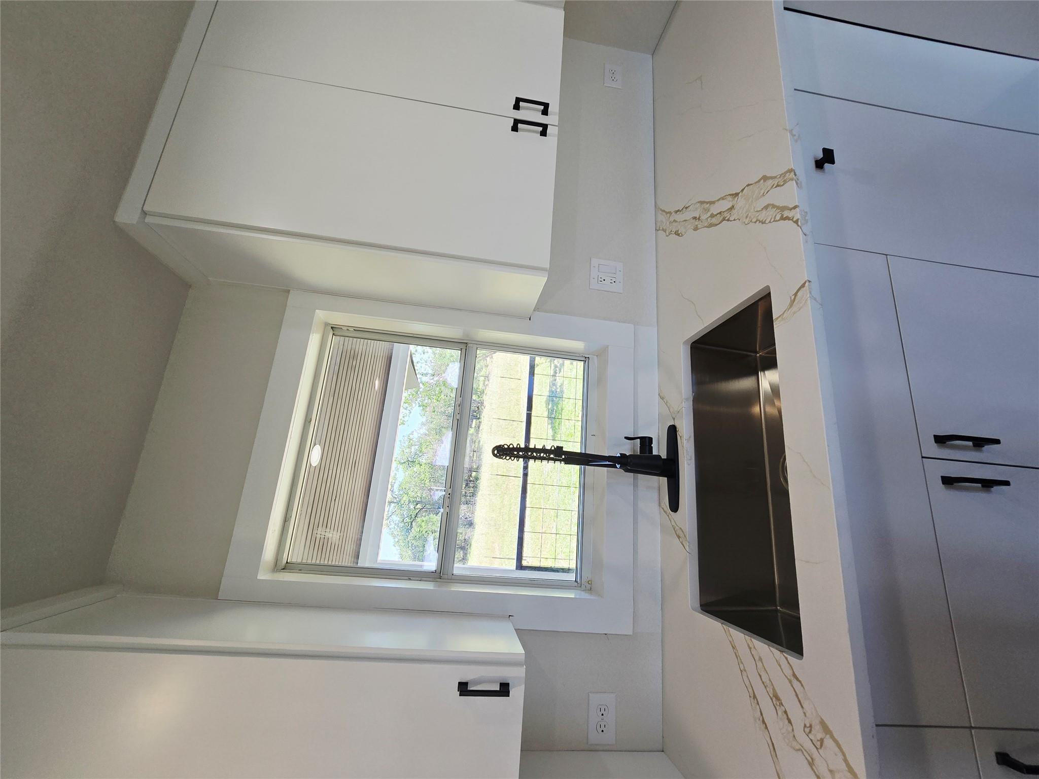 930 Elm Creek Rd, Rockdale, TX 76567