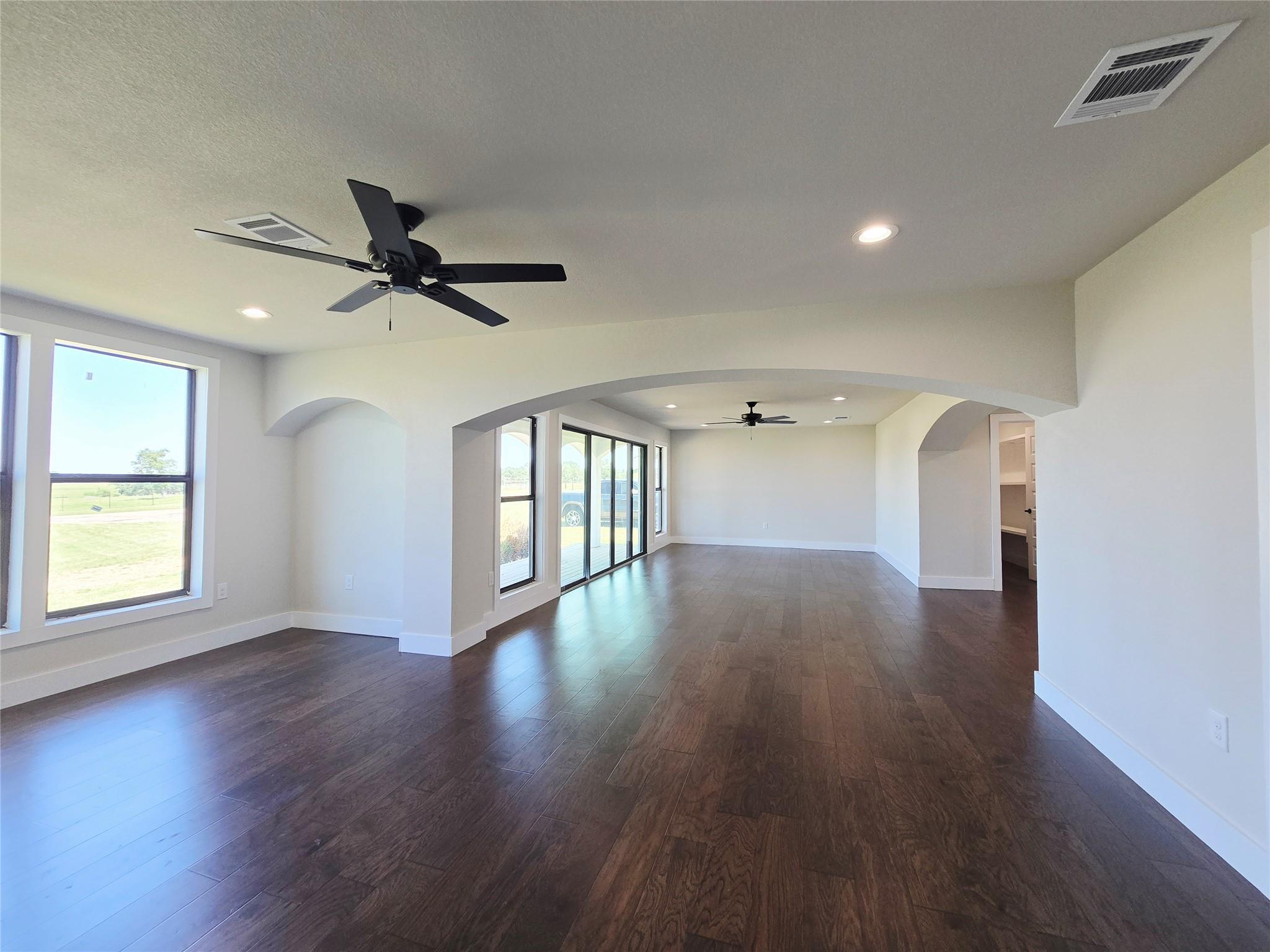 930 Elm Creek Rd, Rockdale, TX 76567