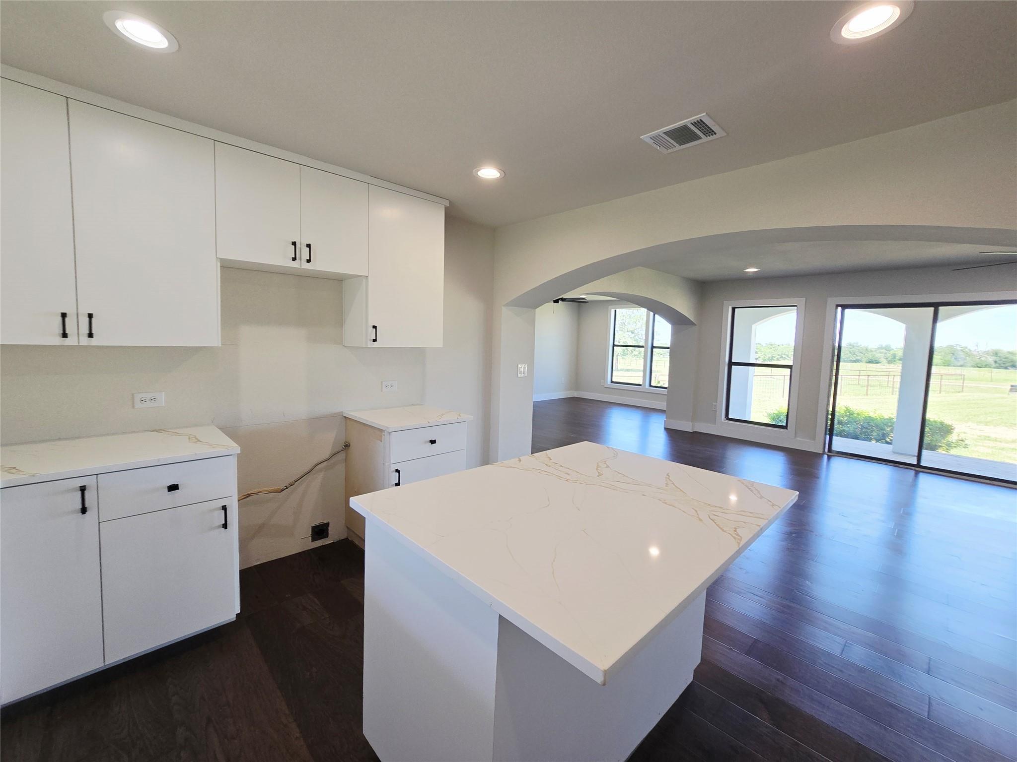 930 Elm Creek Rd, Rockdale, TX 76567