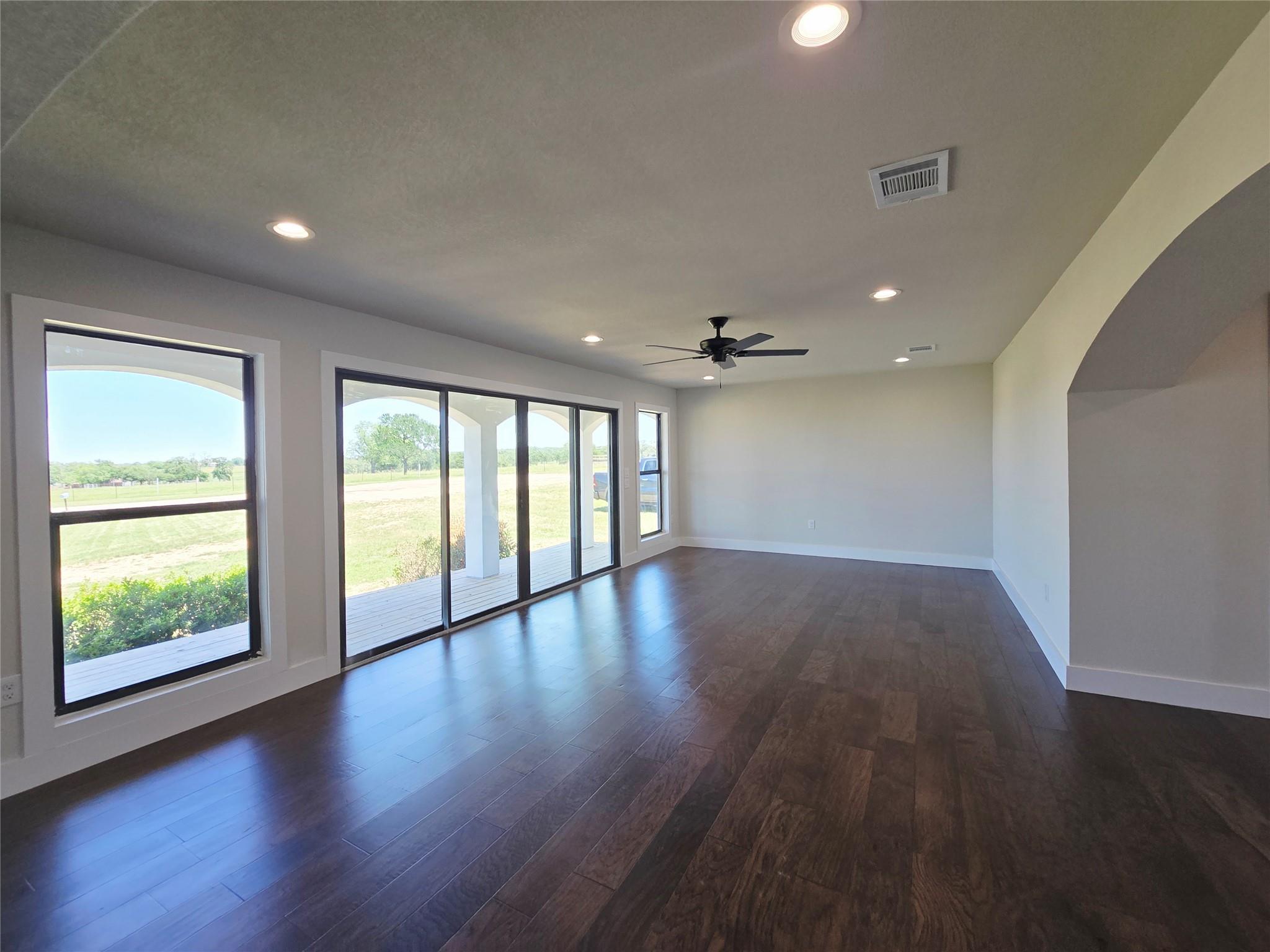 930 Elm Creek Rd, Rockdale, TX 76567