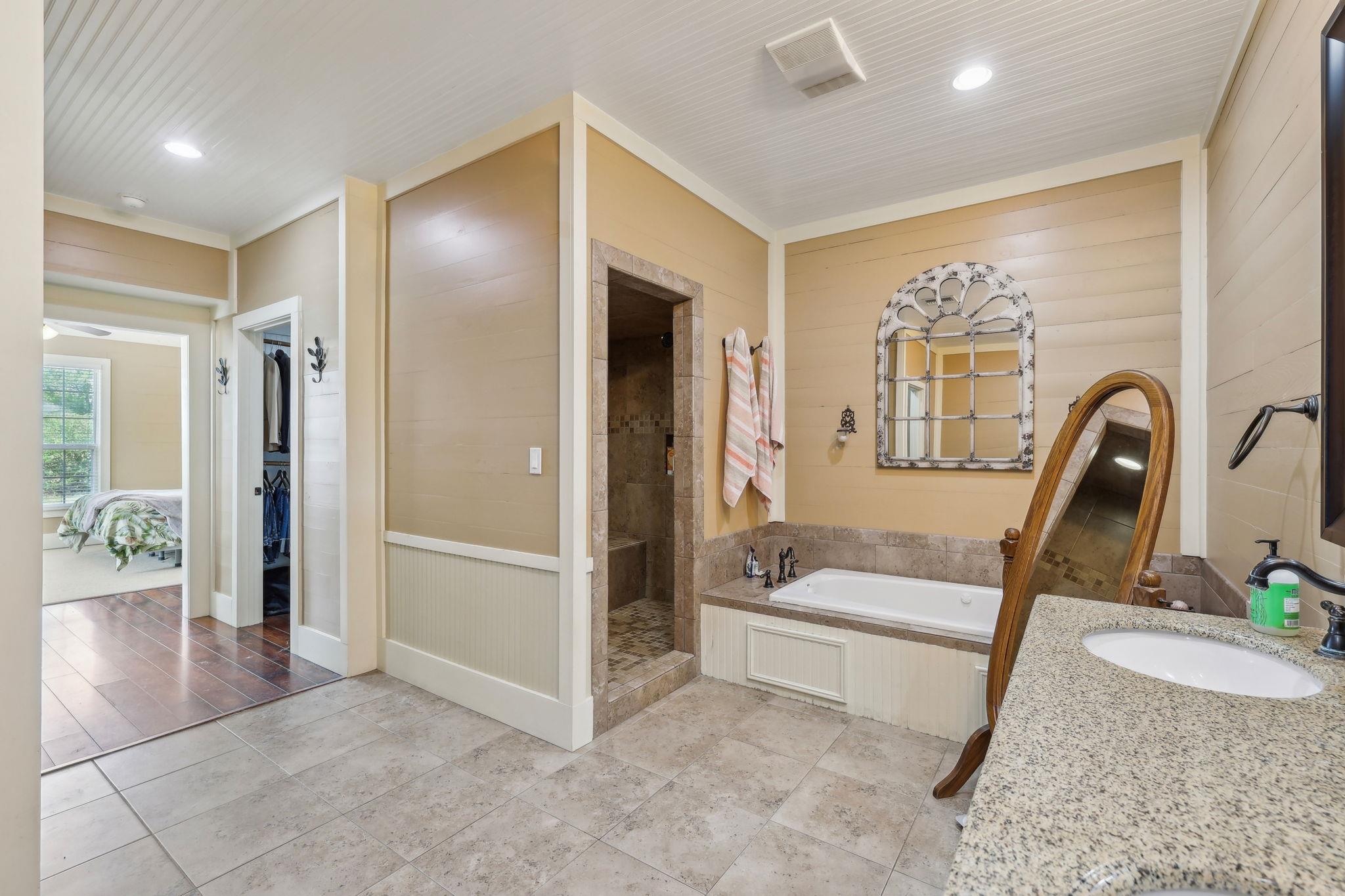 1200 County Road 211, Giddings, TX 78942