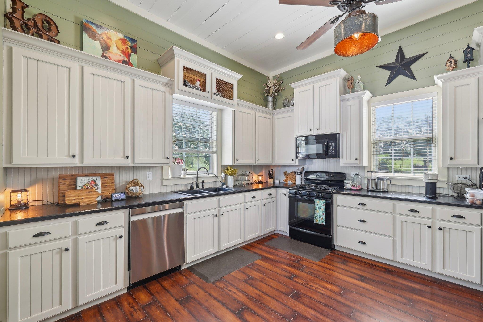 1200 County Road 211, Giddings, TX 78942