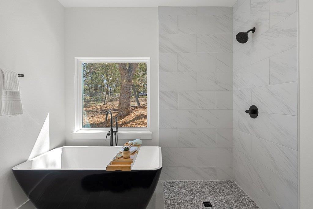 408 Rust Ranch Rd, Blanco, TX 78606