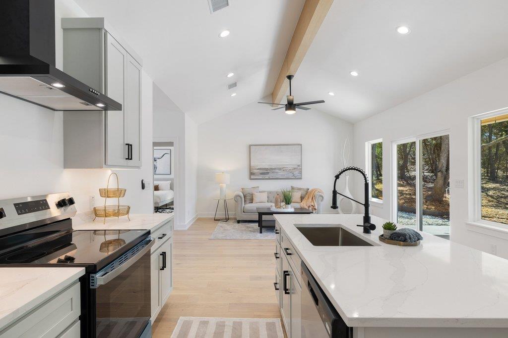 408 Rust Ranch Rd, Blanco, TX 78606