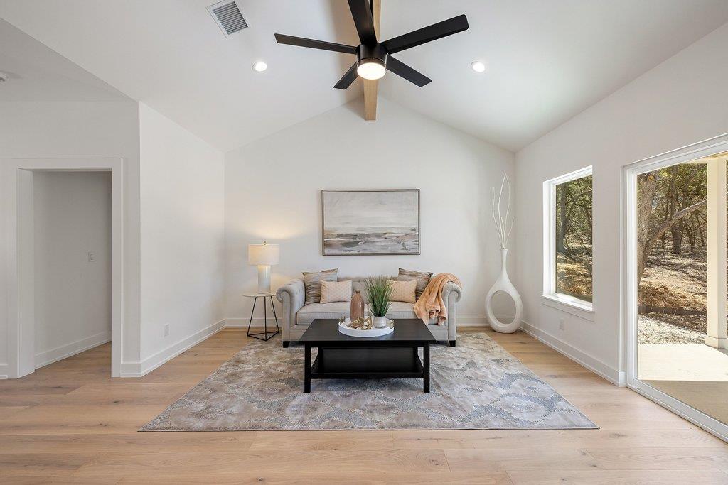 408 Rust Ranch Rd, Blanco, TX 78606