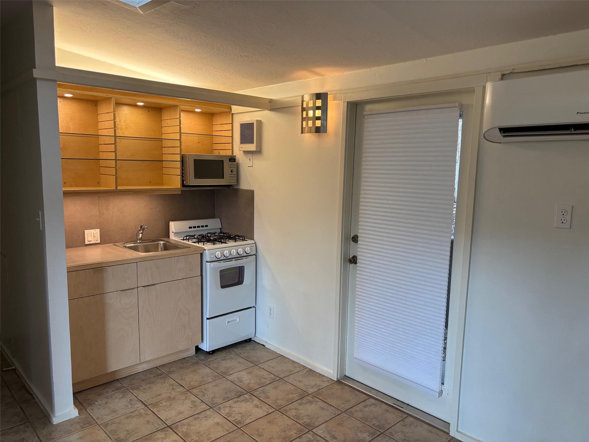 1714 Summit Vw # 3, Austin, TX 78703