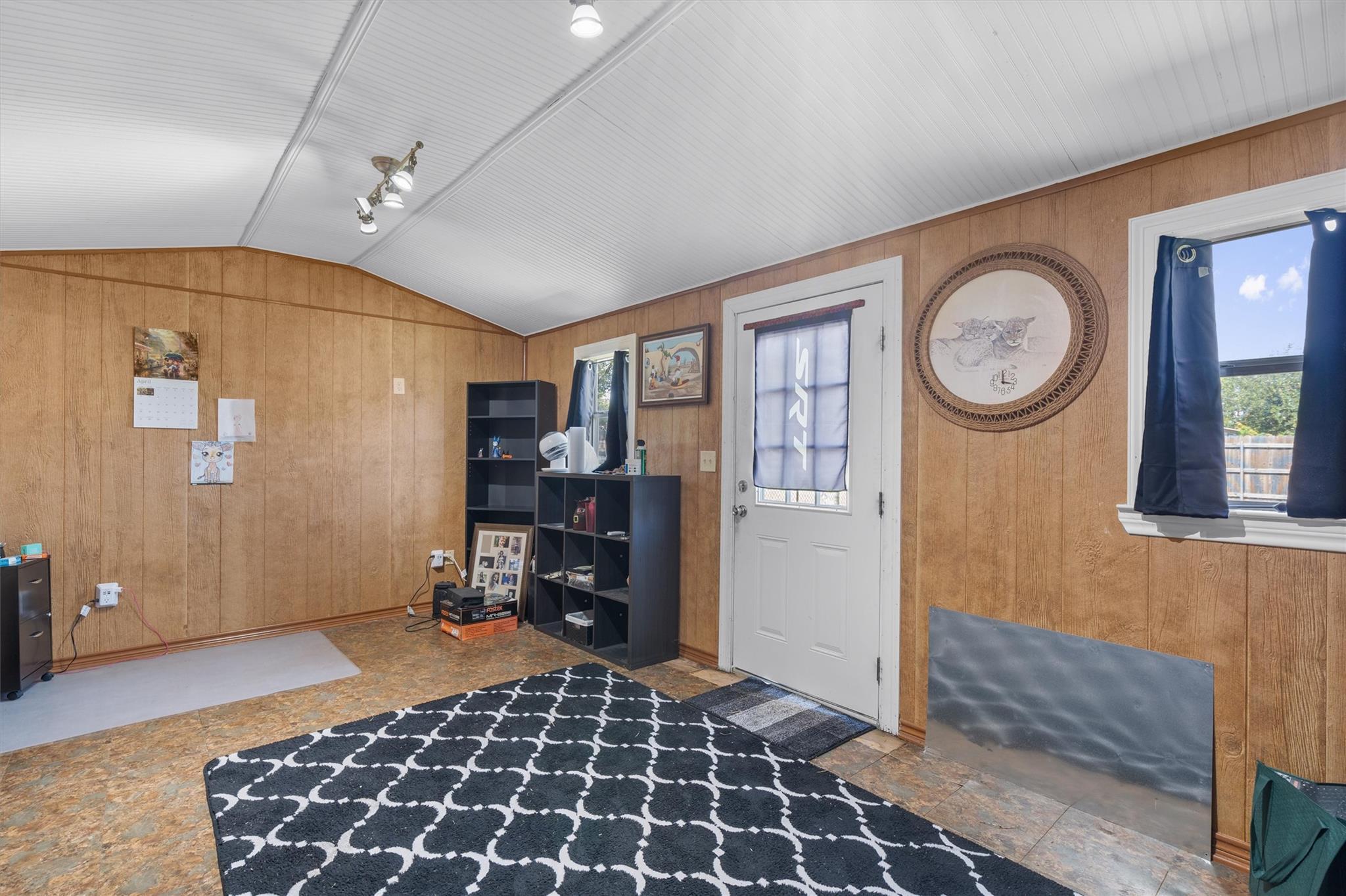 306 Drake Ln, Taylor, TX 76574