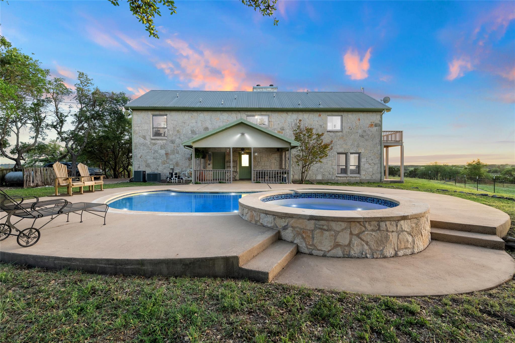 2400 W Fitzhugh Rd, Dripping Springs, TX 78620