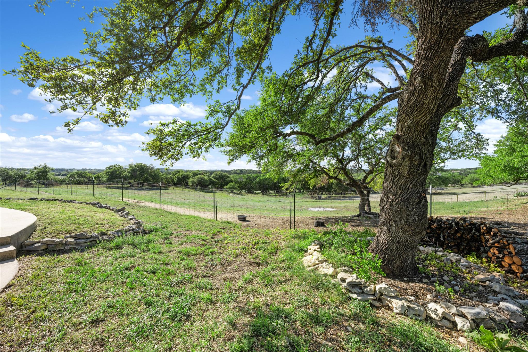 2400 W Fitzhugh Rd, Dripping Springs, TX 78620