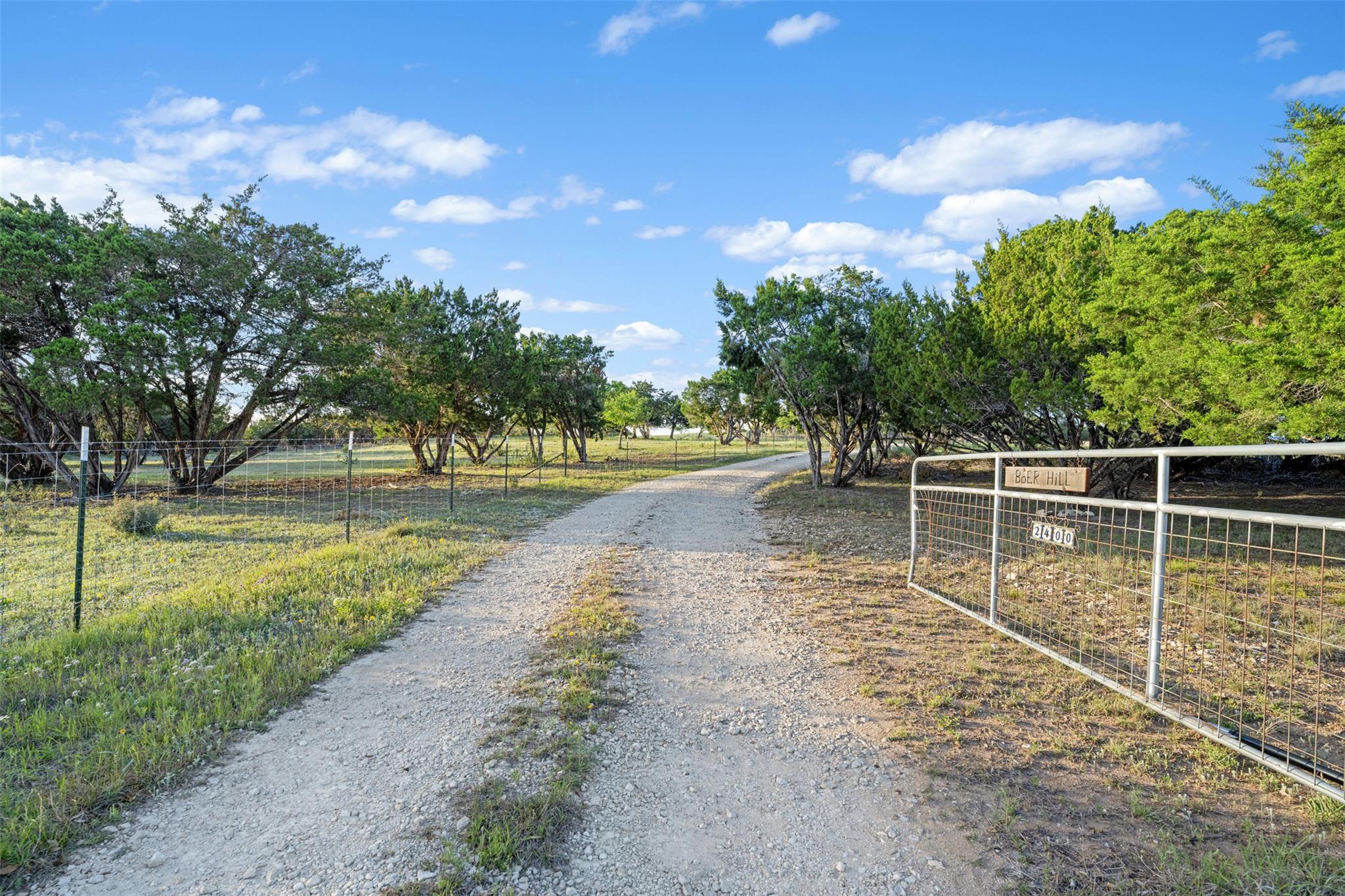 2400 W Fitzhugh Rd, Dripping Springs, TX 78620